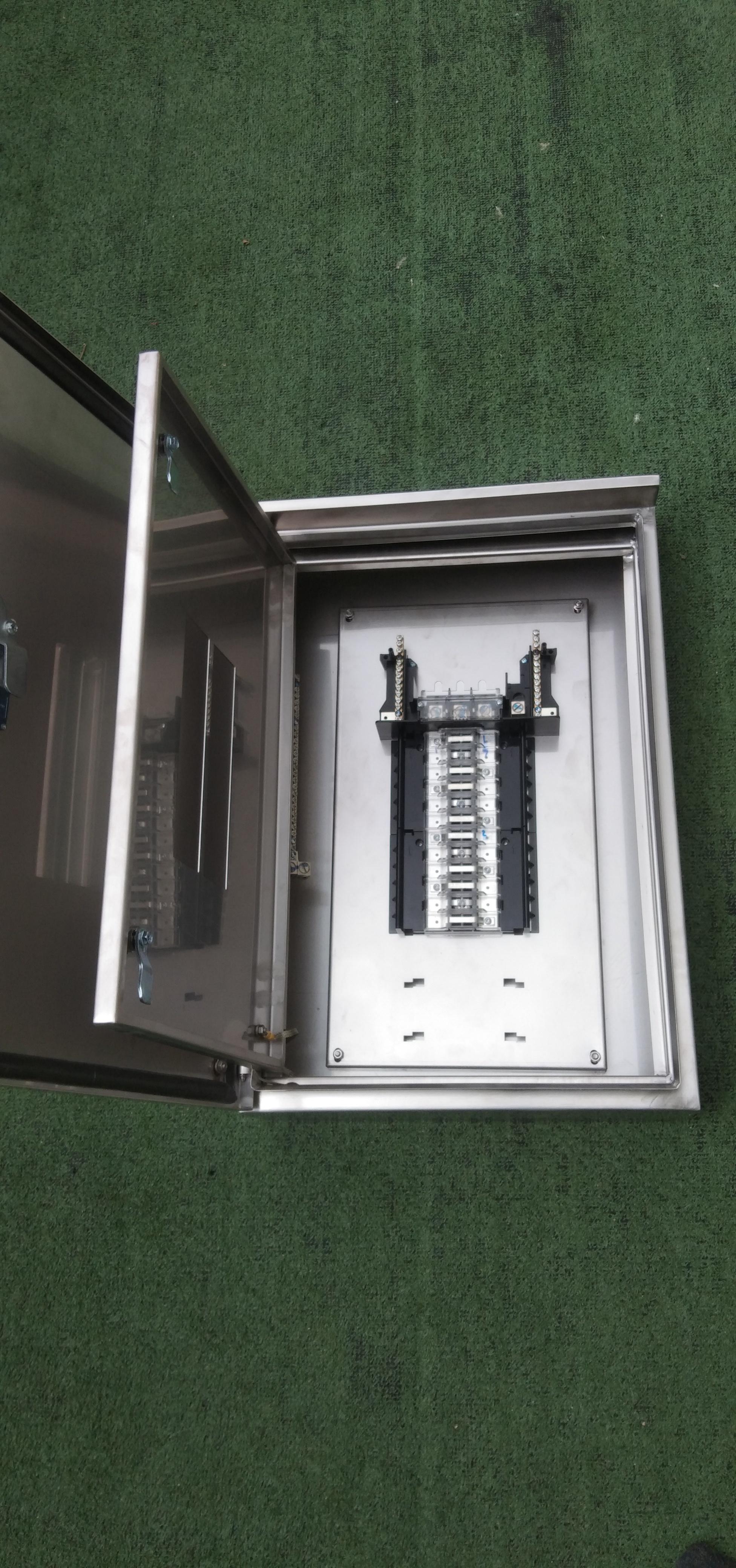 Main LUG 100A ตู้สแตนเลส 304 มีหลังคาสโลป W450xH650xD152mm. (24ช่อง)