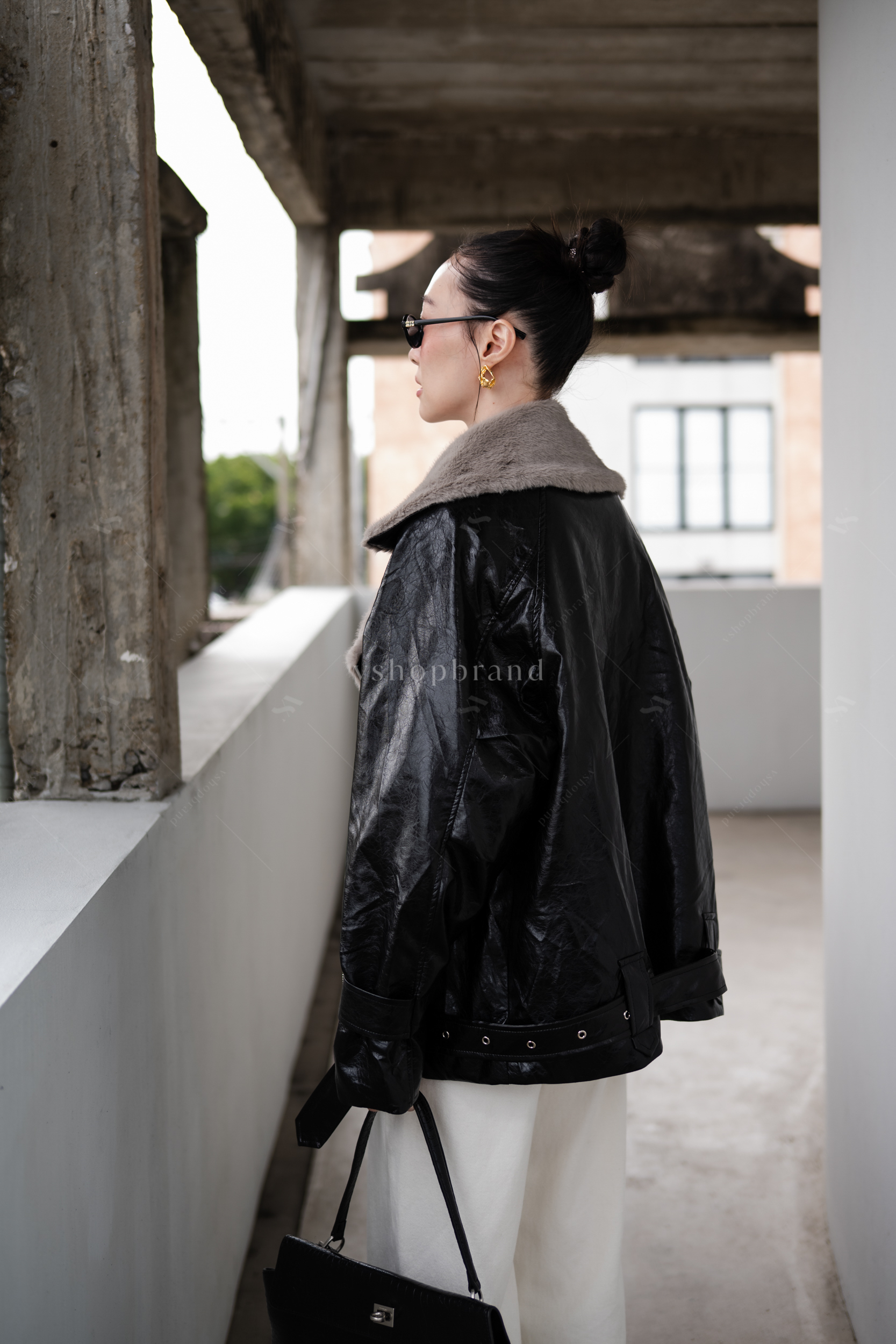 แจ็คเก็ตหนังแขนยาวปกขนเฟอร์ + เข็มขัด