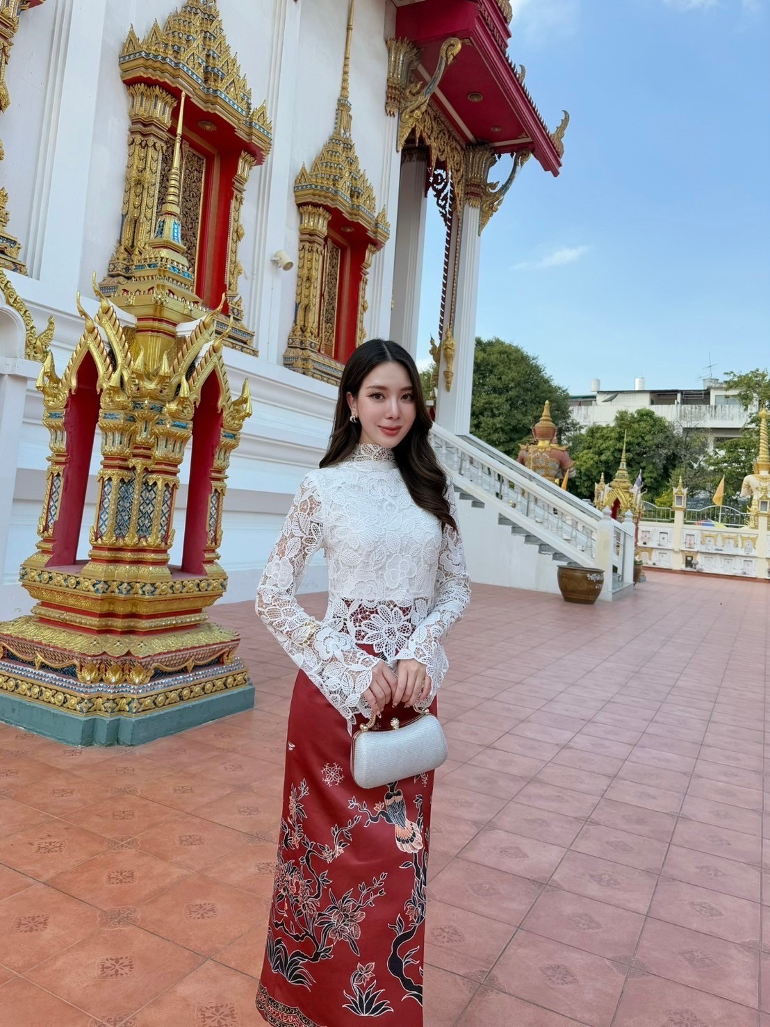 Set เสื้อ+ กระโปรง ผ้าลายไทย เสื้อลูกไม้แขนยาว กระโปรงทรงป้ายหรูหรา ราคาเบาๆ มาคะคุ้มๆได้2ชิ้น ใส่แยก ใส่แมทได้หมด งานดีราคาสบายกระเป๋า ผ้าดีมาก ๆ สวยหรู ดูดีไปอีกค่ะ มีซับใน คือดี๊ ดีย์