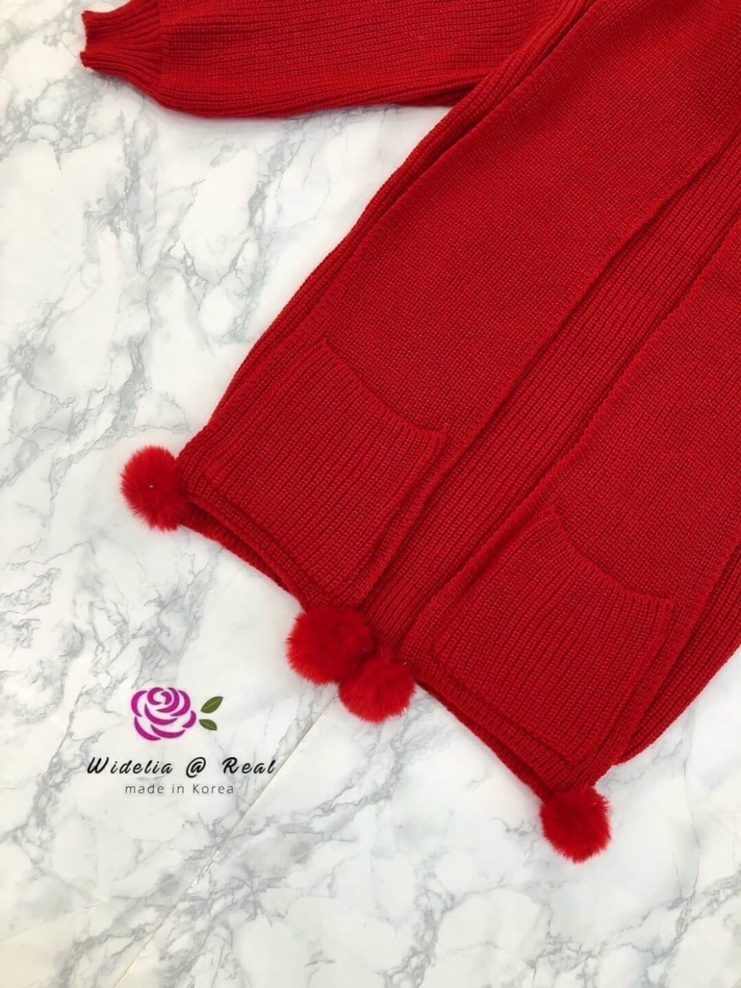 เสื้อตัวยาวสุดเก๋ รุ่นนี้ปังมากแม่ งานเกรดพรีเมี่ยม ตัวเสื้อเป็นไหมพรมเนื้อนุ่มนิ่ม มาพร้อมผ้าพันคอสุด Cute งานสวย ทรงเป๊ะ คัตติ้งเนี้ยบมาก งานไหมพรมเนื้อดีมากนะคะ รับรองใส่ออกมาไม่ผิดหวังการันตีให้เลย บอกเลยห้ามพลาดเด็ดขาดงานดีงานสวยแน่นอนจร้า