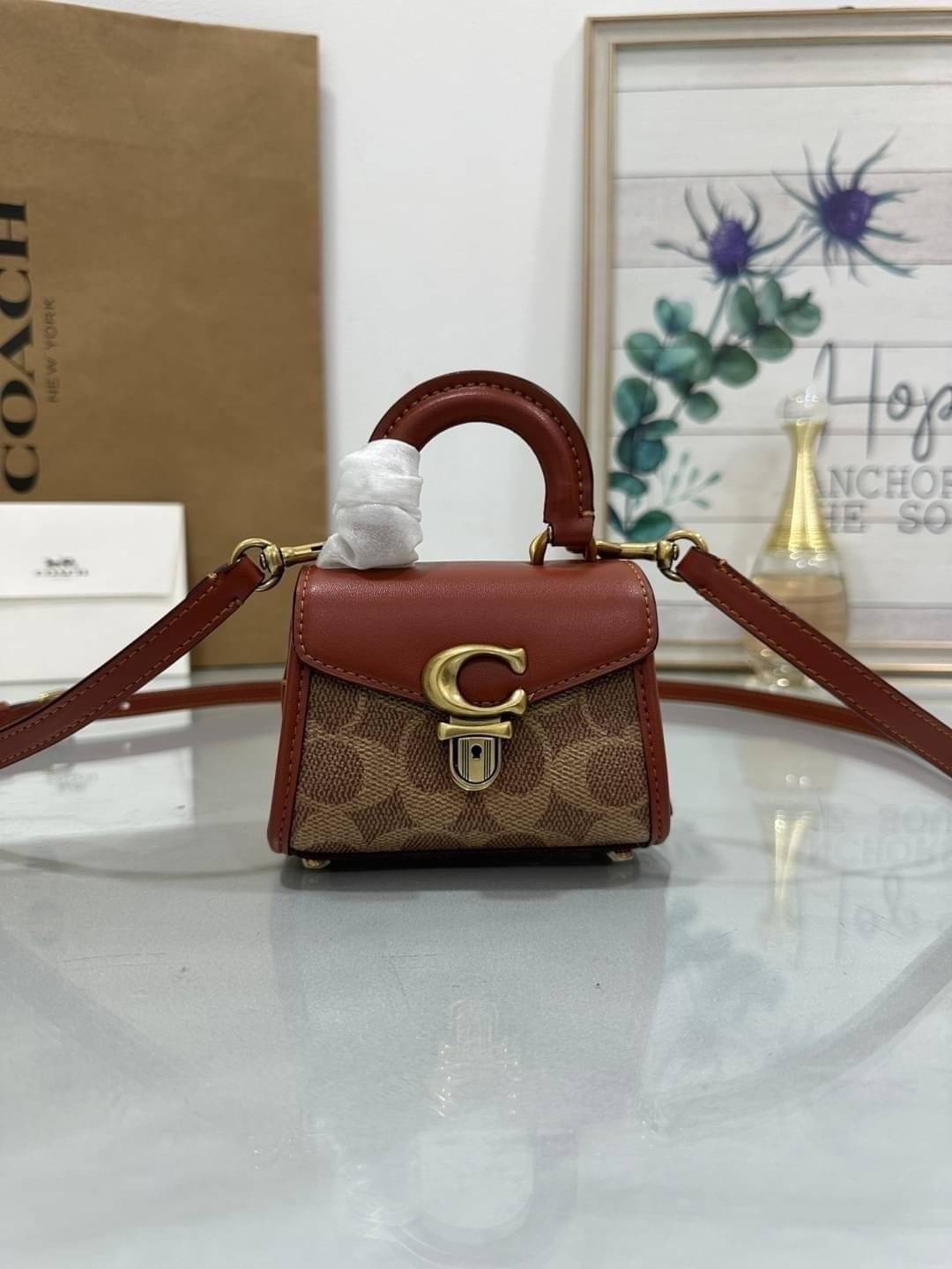 COACH Style No. CP396 กระเป๋าแบรนด์เนมโค้ชมินิหนังแท้หนังแคนวาสสีน้ำตาลลายC ขนาด 4 5 นิ้ว