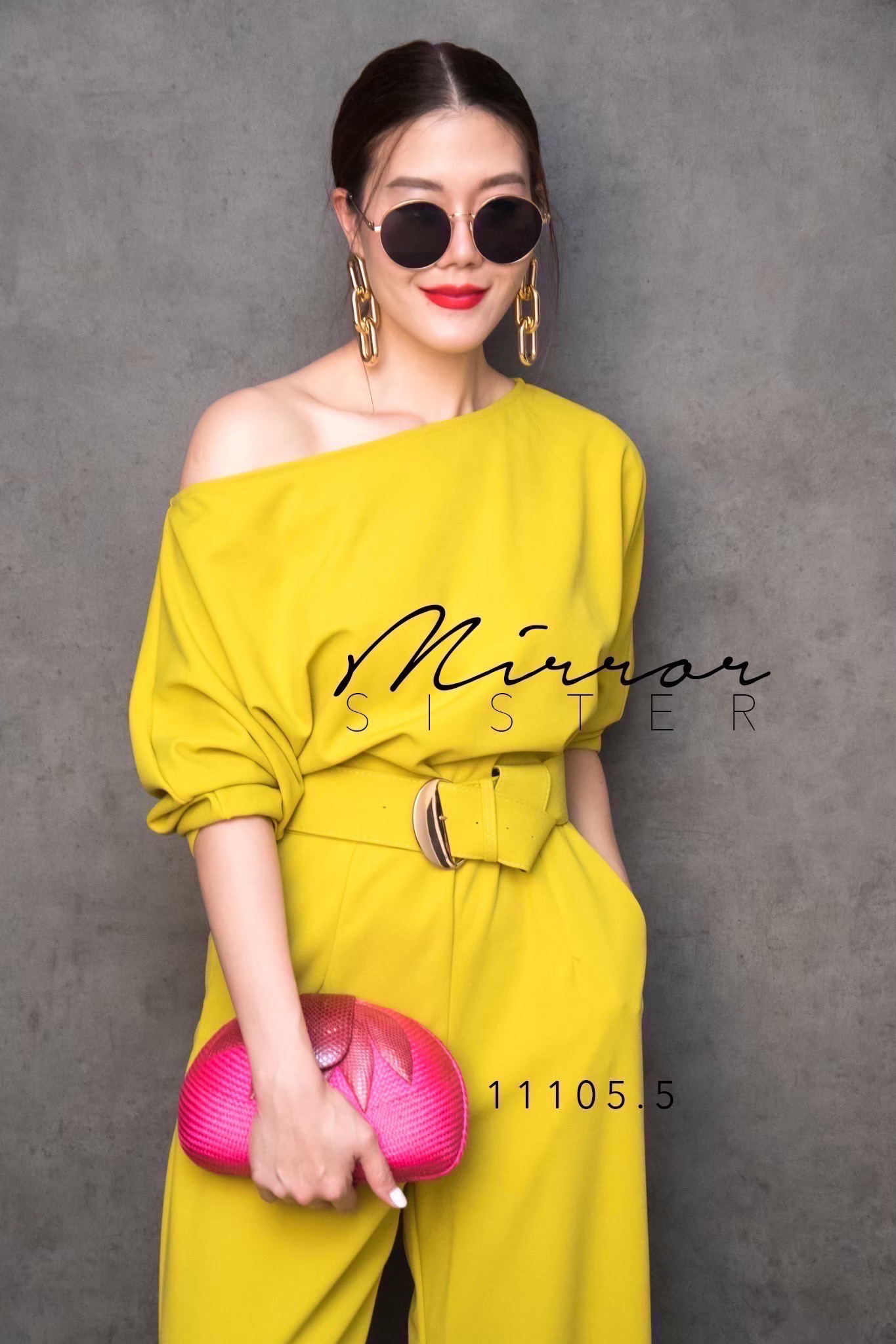 •Mirrorsister’s BiRKiN BeLT & PlaySuiT•• ชุดกางเกงทรงสวยมากกก แพทเทรินเป๊ะปังดีงามทั้งตัว ช่วงบนเป็นเสื้อไหล่ตกหรือปาดไหล่ ช่วงกางเกงทรงกระบอกใหญ่สวยมาก มาพร้อมเข็มขัดเส้นใหญ่สีเดียวกันกับชุดหัวมนๆอะไหล่ทอง เข้ากันเพอร์เฟคที่สุด สวยเรียบหรู เนื้อผ้าPREMIU