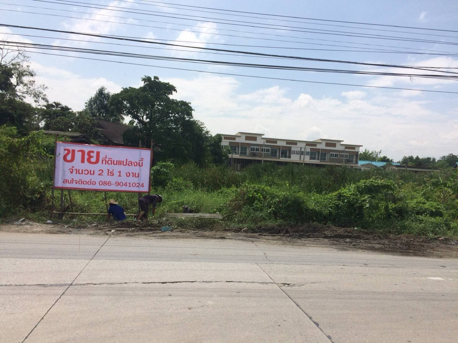 ขายที่ดินติดถนนใหญ่ศุขประยูรเหมาะแก่การทำธุรกิจพื้นที่กว้าง 2ไร่ 1งานหน้ากว้าง 55 เมตรห่างจากปั๊มพีที 134 ม. อ.พนัสนิคม จ.ชลบุรี