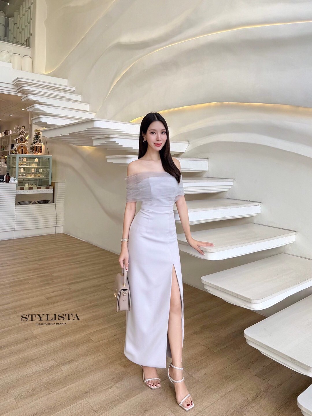 เดรสเกาะอก ผ้าซีทรูช่วงอกคลุมแขน ผ่าหน้า แนะนำเลยค่ะ ใส่ออกงานได้ตลอด ใส่สวยดูดี ใส่ออกงาน ใส่ได้หลายโอกาส จัดด่วนนนๆ ชุดสวยหมดเร็วนะคร๊า สั่งก่อนสวยก่อน