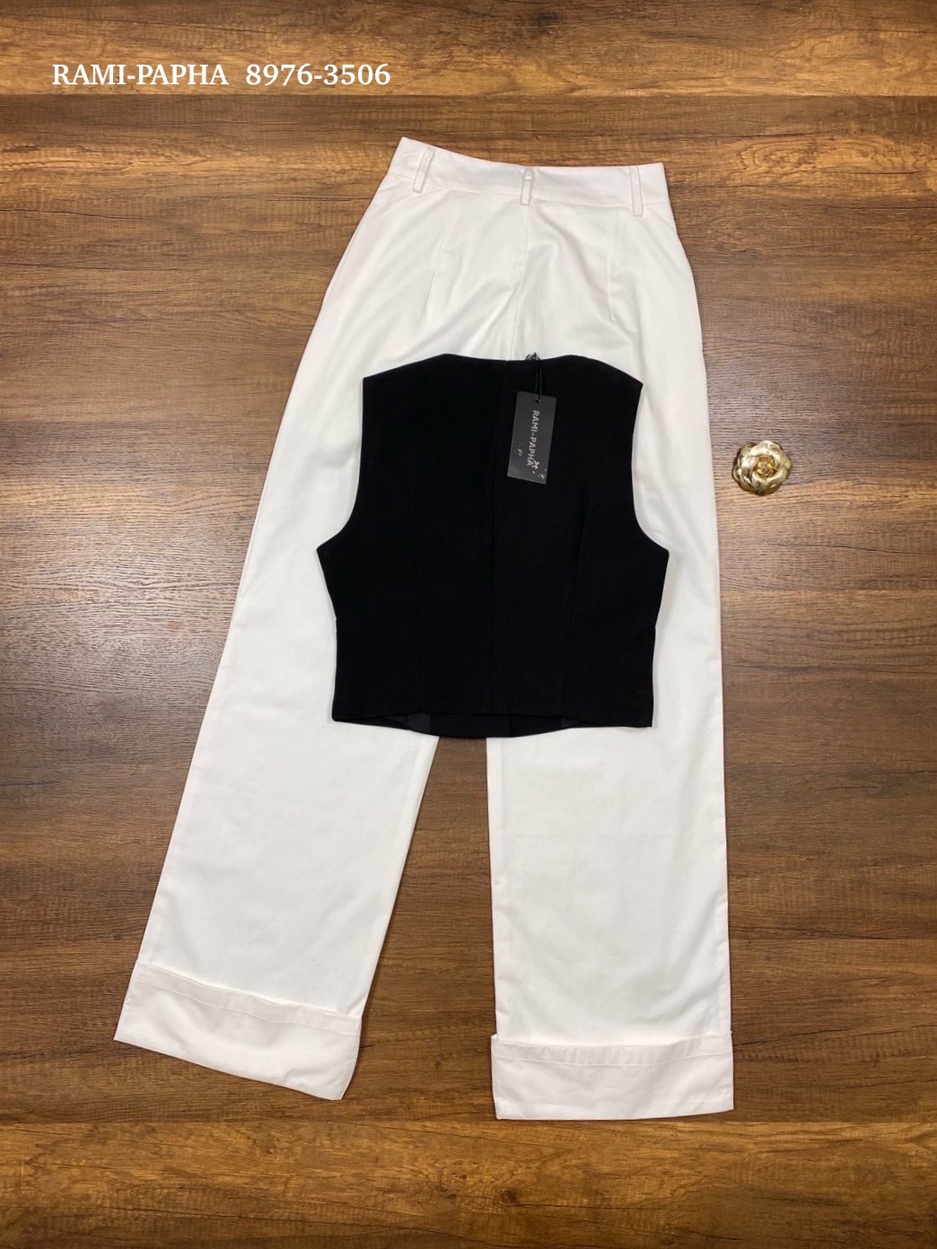 Ready to shipping ⚜️Label :: RAMI-PAPHA(รมิปภา) เสื้อสีดำ เนื้อผ้าสูทอย่างดี กระดุมหน้าใช้งานได้จริง สวยหรูโดดเด่น อกมีฟองน้ำ กระเป๋าแต่ง ซับในอย่างดีทั้งตัว ++ กางเกงขายาว เนื้อผ้าดี ทรงสวย ดีเทลปลายขาผักเบิ้นขึ้นเก๋ๆ กระเป๋าใช้งานได้จริง ซับในขาส