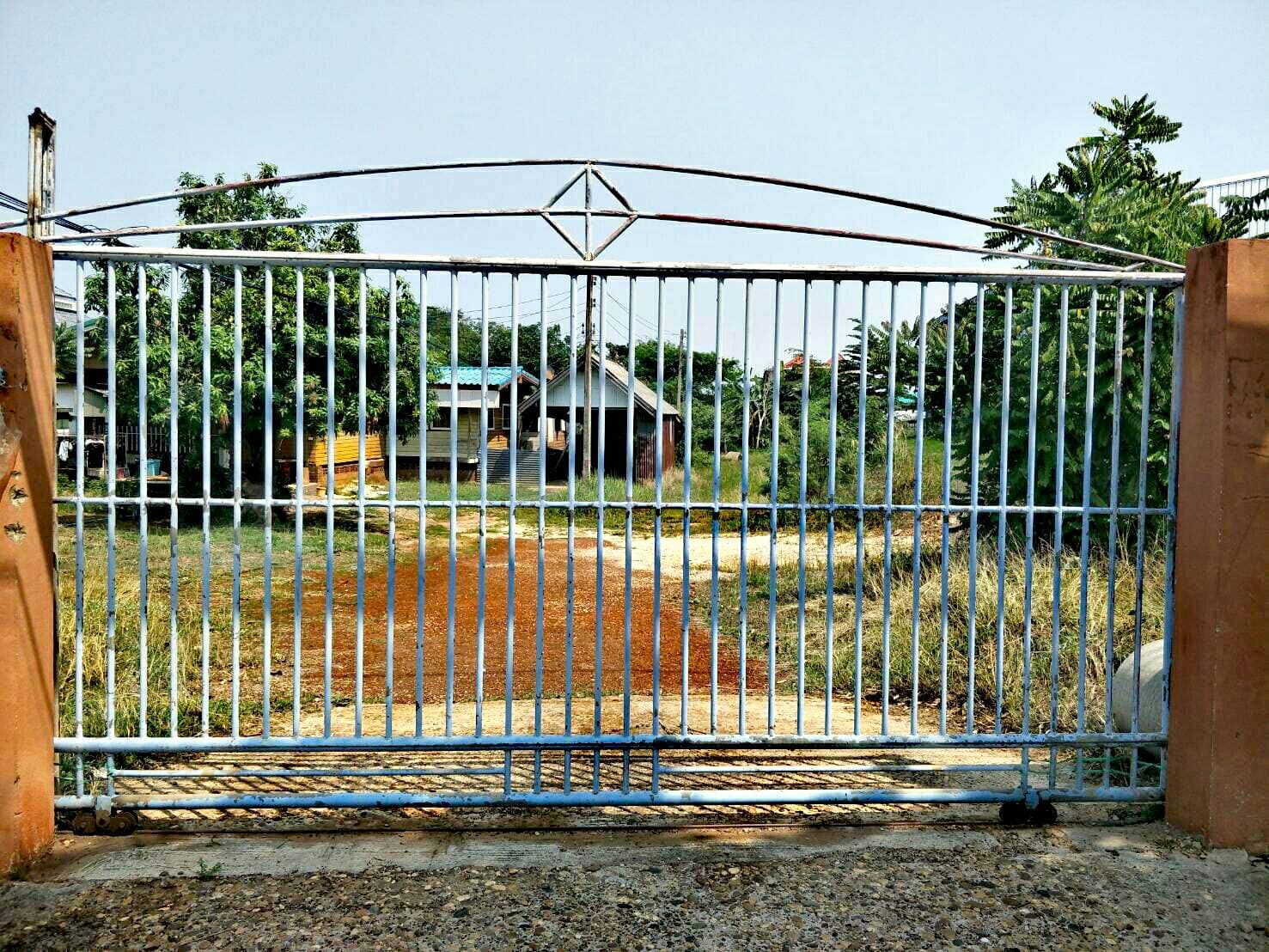 ขายที่ดินอ.เมืองสกลนคร1ไร่ 39ตรว.ติดถนนใหญ่หมายเลข223สกล-นาแกบริเวณรอบเป็นศูนย์ราชการใกล้วิทยาลัยเทคโนโลยีเทคนิคภูพาน400เมตร,ธนาคารกรุงศรีอยุธยา600เมตร,ศาลากลาง 1กม.เหมาะทำธุรกิจ