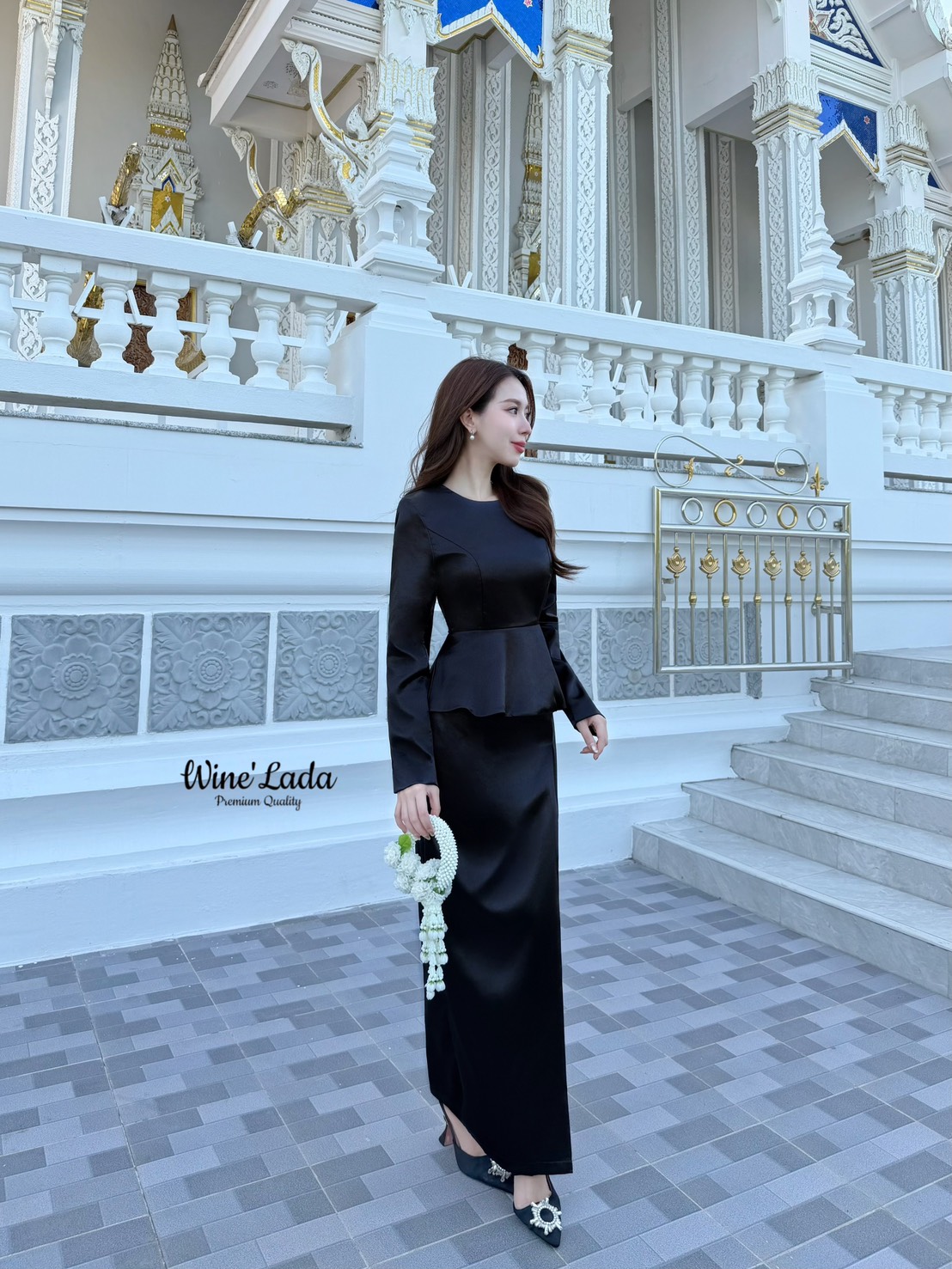 Set 2 Pcs. เซ็ทชุดไทยแบบเรียบๆเสื้อแขนยาวปลายระบาย อกมีฟองน้ำ มีซิปด้านหลัง มาพร้อมกับกระโปรงผ้านุ่มลื่น ทรงสอบเข้ารูป จะงานราช งานบุญ ได้หมดเนื้อผ้าใส่สบาย ทรงสวยมากค่ะ เป๊ะและเข้ารูป ใส่แล้วผอมเพียว กระโปรงซับในทั้งตัว ใครได้ลองแล้วจะหลงรักค่าา รับรองคุ