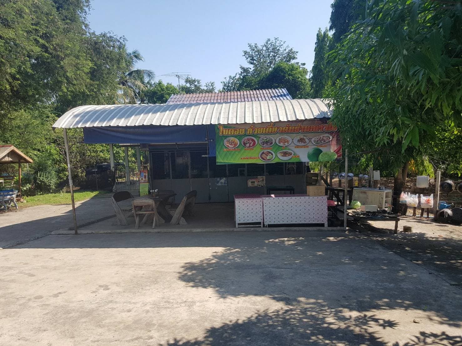 ขายที่ดินสวยพร้อมบ้านร้านขายของติดถนนหลวงด้านหลังเป็นสวนผลไม้พื้นที่กว้างขวางพร้อมสำหรับทุกคนในครอบครัวใกล้รร.บ้านเกาะสำโรง 800 เมตร อ.เมืองกาญจนบุรี