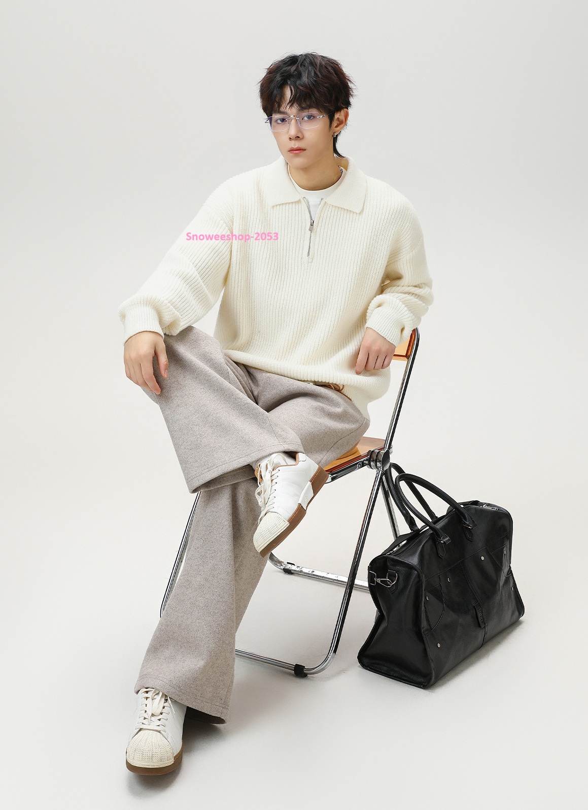 อากาศเย็นๆ ต้องมีตัวนี้ติดตู้ อากาศเย็นๆ ต้องมีตัวนี้ติดตู้ โอเวอร์ไซ ทรงหลวมใส่แล้วดูสบายๆ แต่เท่มาก ผ้าหนานุ่ม อุ่นกำลังดี มีให้เลือก 4 สี ใส่ได้ทุกโทน จะใส่เที่ยวเมืองหนาว หรือเดินเล่นในเมืองก็สไตล์จัดเต็ม