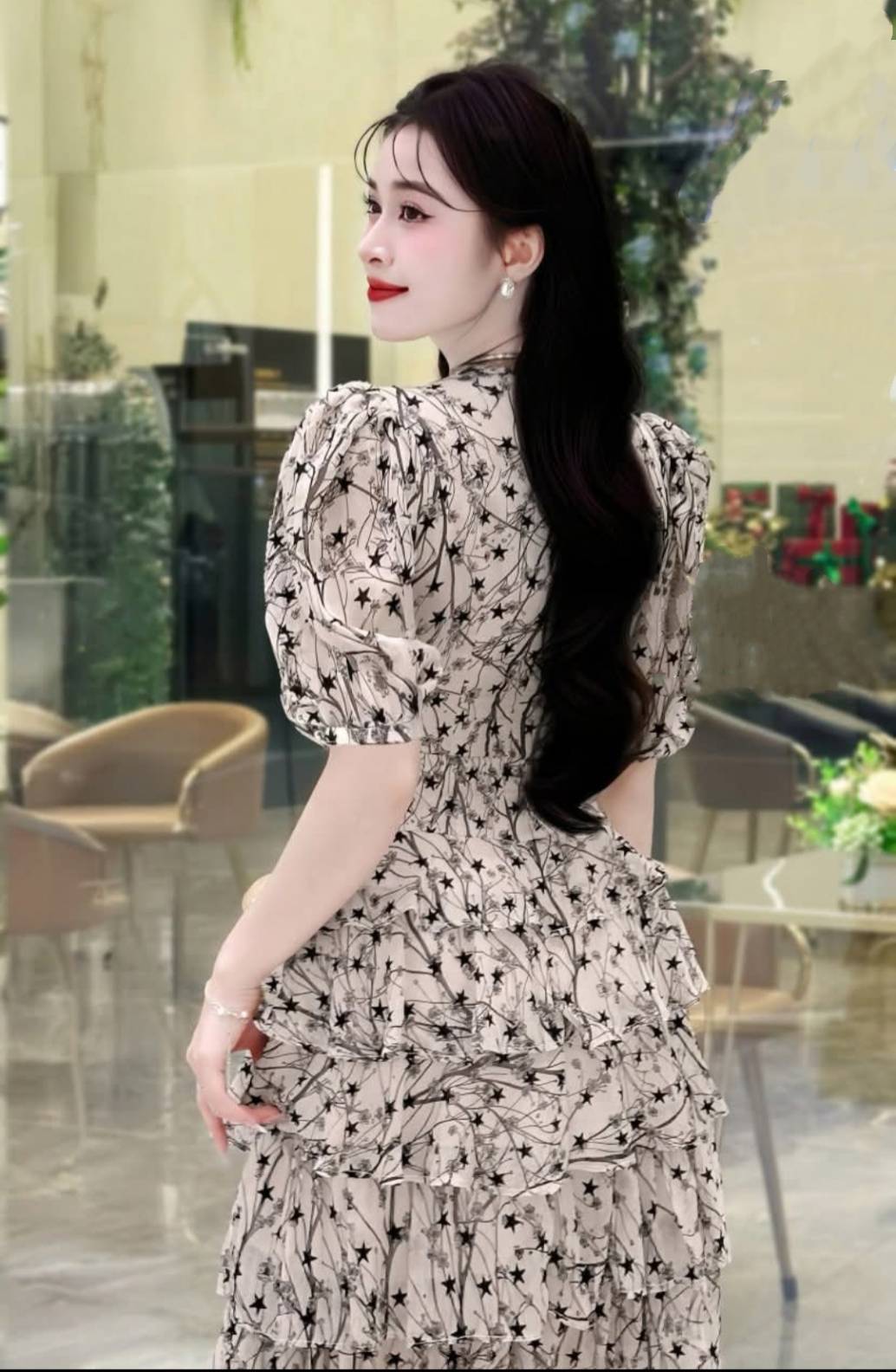 เดรสผ้าพิมลายน่ารักๆเนื้อผ้าดีผ้าหนาหนักมีทรงสวยมั้กๆผ้าหนานิ่มไฮโซทำเป็นชั้นๆระบายๆสวมใส่ง่ายเเต่งเเนวลูกคุณมั้กๆคะเดรสกระโปรงยาวดูไฮโซมั้กๆๆทรงสวยเอวเข้ารูปดูสวยเเพงสวยน่ารักมั้กๆสวยดูดีผ้าเนื้อดีหนาสวยเนื้อดีมีนำ้หนักมากๆๆ ตรงชายกระโปรงบานสวยทำให้ดูหุ่