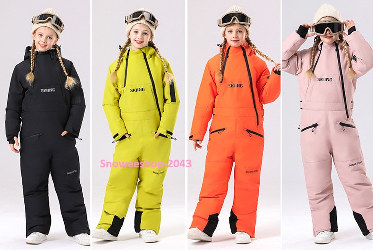 หนาวแค่ไหน…ลูกก็สนุกได้เต็มที่ พาลูกไปลุยหิมะ เที่ยวเมืองหนาว หรือเล่นสกี มั่นใจได้ว่าอุ่นสุดๆ + ปลอดภัยจากลมแรงและหิมะ ชุดสกีเด็กบอดี้สูทแบบชิ้นเดียว หนา อบอุ่น กันน้ำ กันลม กันหิมะ ทนต่อการสึกหรอ ลูกวิ่งเล่นหรือหกล้มก็หายห่วง มีฮู้ดคลุมหัว ป้องกันลมหนาว