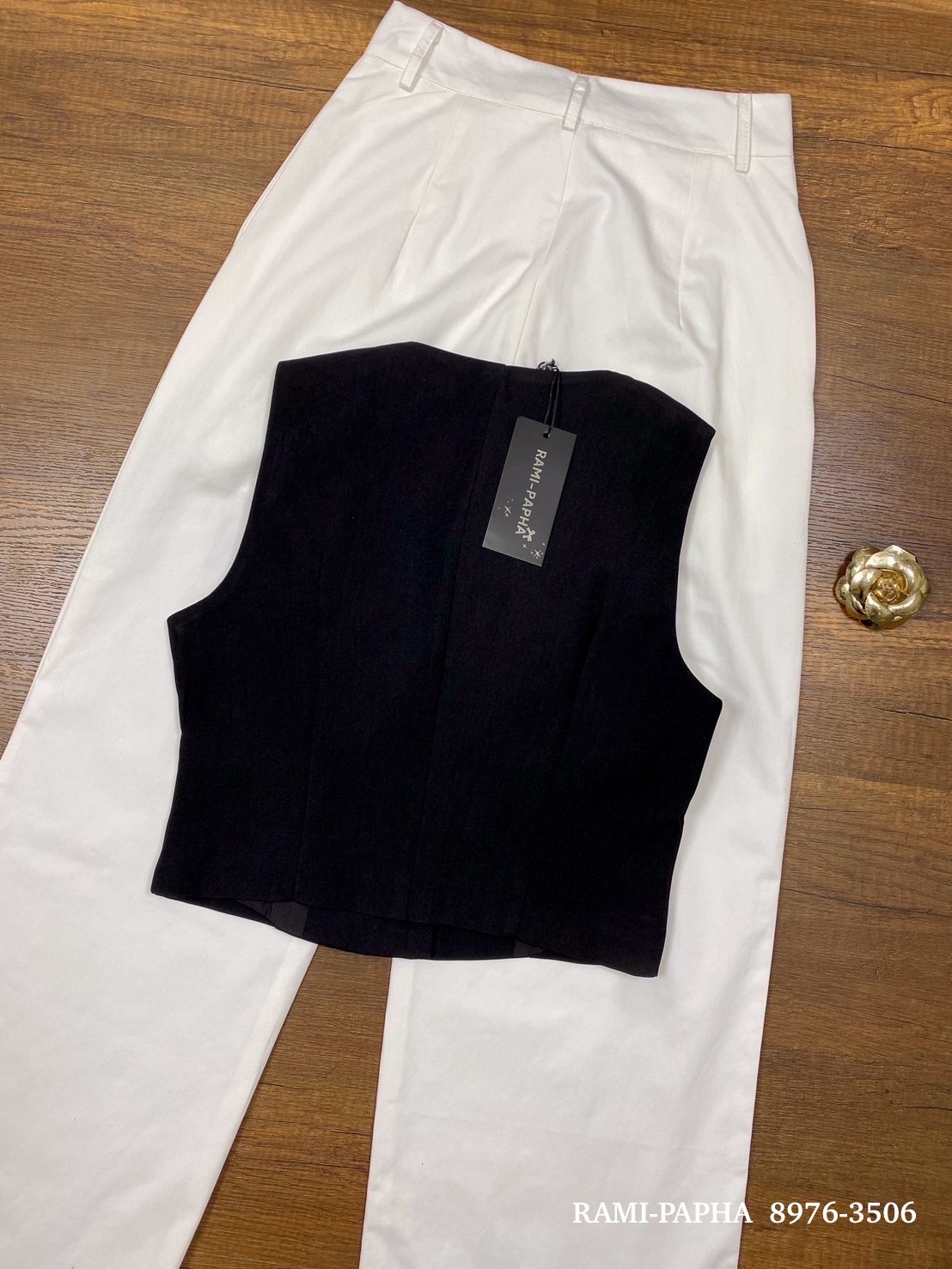 Ready to shipping ⚜️Label :: RAMI-PAPHA(รมิปภา) เสื้อสีดำ เนื้อผ้าสูทอย่างดี กระดุมหน้าใช้งานได้จริง สวยหรูโดดเด่น อกมีฟองน้ำ กระเป๋าแต่ง ซับในอย่างดีทั้งตัว ++ กางเกงขายาว เนื้อผ้าดี ทรงสวย ดีเทลปลายขาผักเบิ้นขึ้นเก๋ๆ กระเป๋าใช้งานได้จริง ซับในขาส