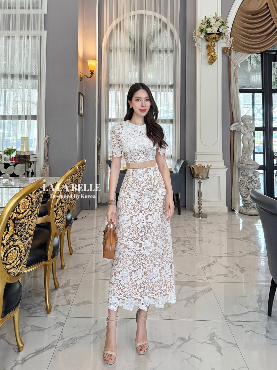 เดรสลูกไม้รุ่นฮอตดัดแปลงมาเป็นทรงคลุมไหล่รุ่นขายดีของที่ร้านทรงชุดคอกลมคลุมไหล่เอวเข้ารูปแต่งขอบเอวโบว์กระโปรงยางทรงเอมีซัยในถึงปลายชุดสวย