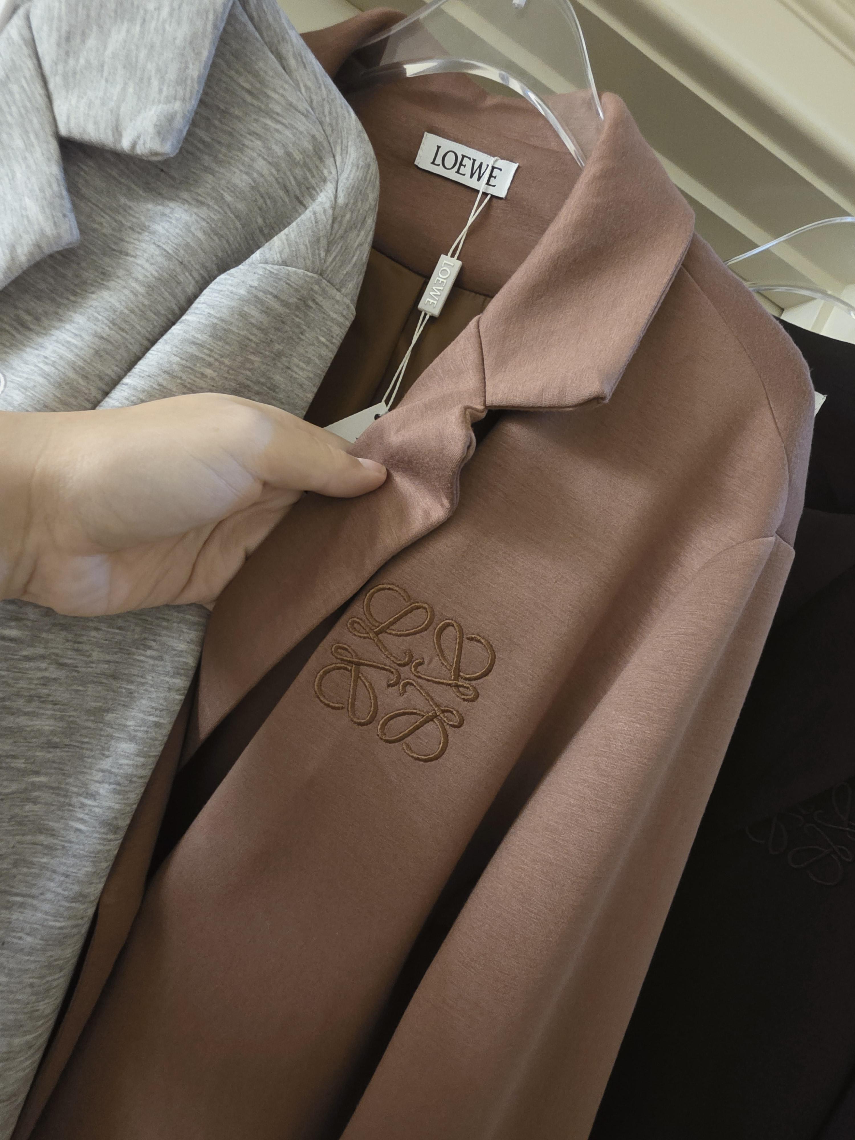 Tag#cottoncandy รุ่นนี้ห้ามพลาดคร่าาา งานสวยมากกก มาเป็นเบลเซอร์สไตล์สปอต รุ่นนี้ตัวเสื้อเป็นยืดเด้งพรีเมี่ยม ใส่สบายเย็บซับในตั้งตัว บอกเลยจัดด่วนคร่า