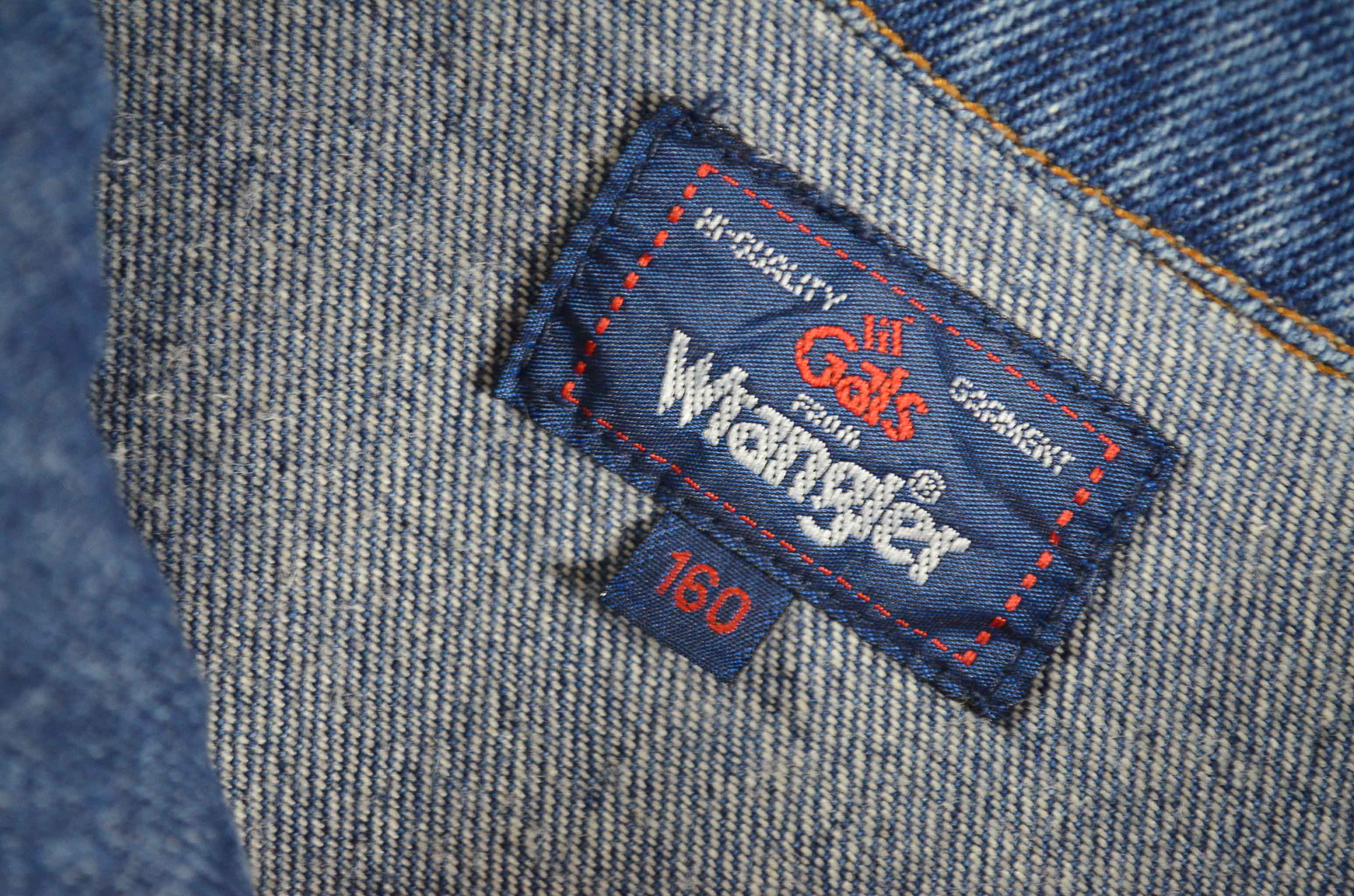 Wrangler อกจริง37' (M) เสื้อแจ็คเก็ตยีนส์ เสื้อยีนส์แขนยาวหญิงชาย เนื้อผ้านุ่มใส่สบาย ปักรายดอกไม้น่ารัก