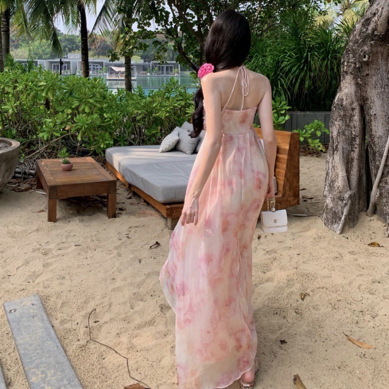 🇰🇷𝐁𝐲 𝒔𝒆𝒐𝒖𝒍𝒔𝒕𝒐𝒓𝒆 𝐃𝐞𝐭𝐚𝐢𝐥 :เดรสยาว เกาะอก สีโทนชมพูลายดอกไม้ทั้งตัว มีสายคล้องคอผูกโบว์ได้ มีซับใน
