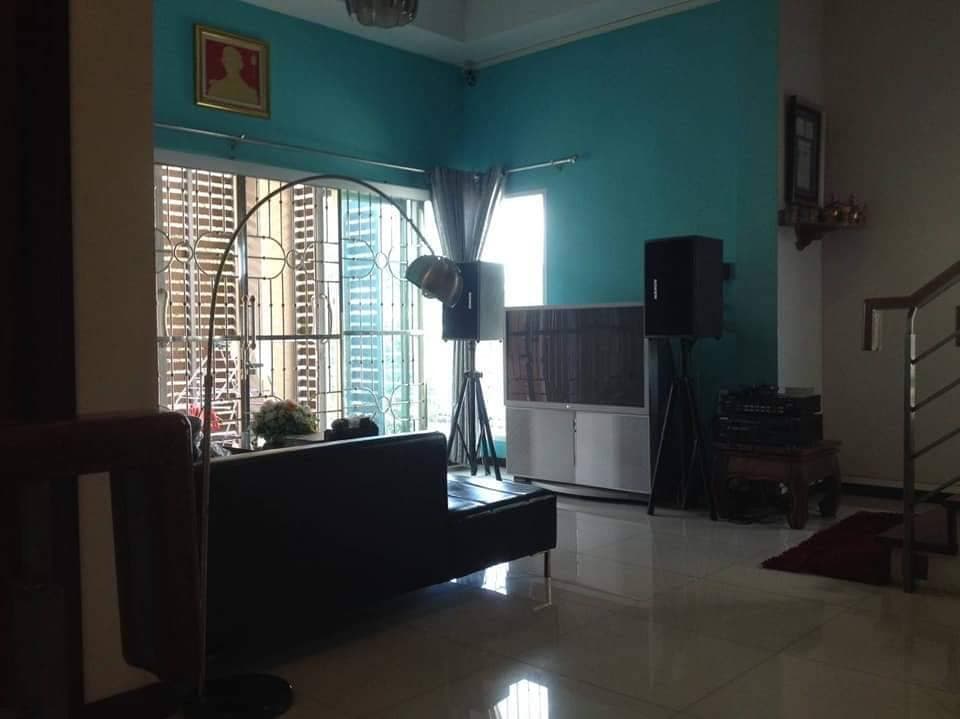 ขายบ้านสองชั้นครึ่งราคาถูกพร้อมอยู่ทำเลทองติดถนนใหญ่พร้อมทำธุรกิจติดธนาคารออมสิน เนื้อที่ 96 ตรว.3ห้องนอน4ห้องนํ้า อ.หนองกี่ จ.บุรีรัมย์