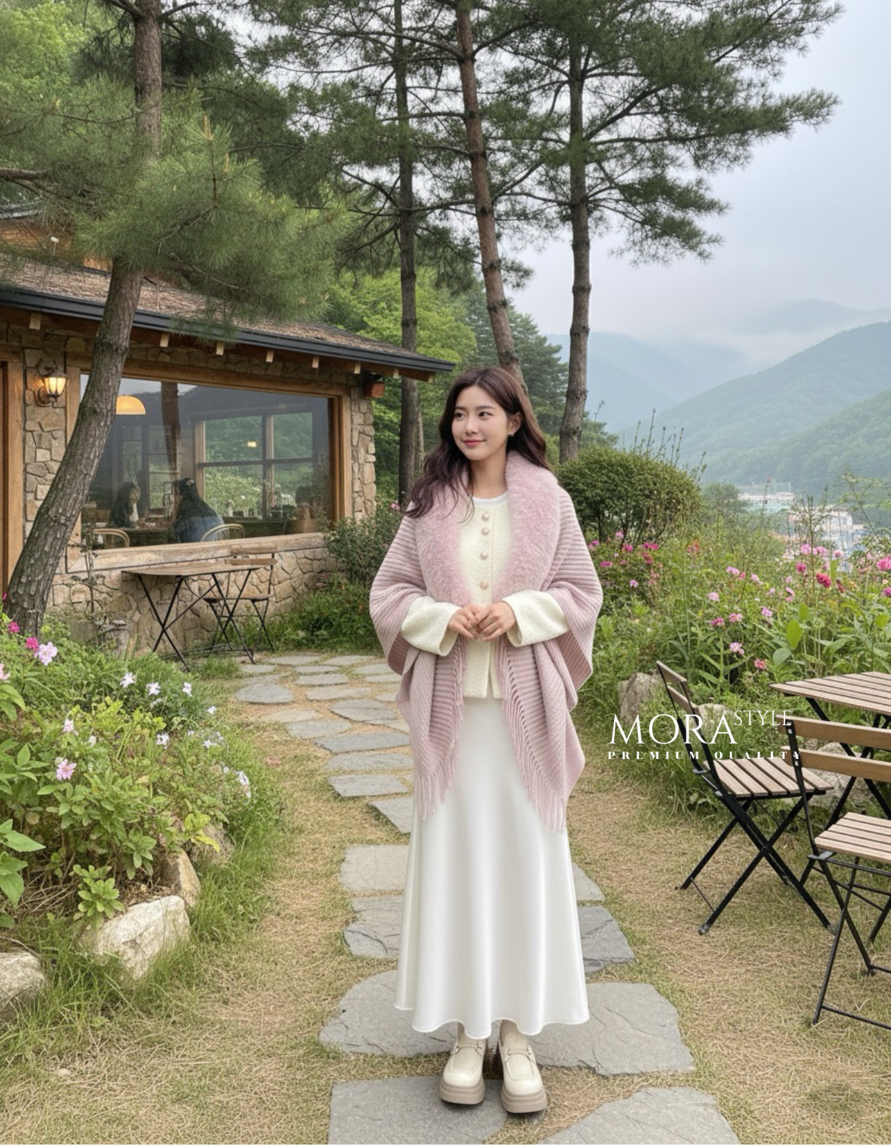 เซ็ต 3 ชิ้น เสื้อคลุมแขนยาว แต่งกระดุมด้านหน้า มีผ้าคลุมไหล่แต่งขนเฟอร์ให้ 1 ผืน มาพร้อมกับ กระโปรงยาวผ้าลื่นทิ้งตัวใส่สบายใส่แมทช์สวยมากค่ะ