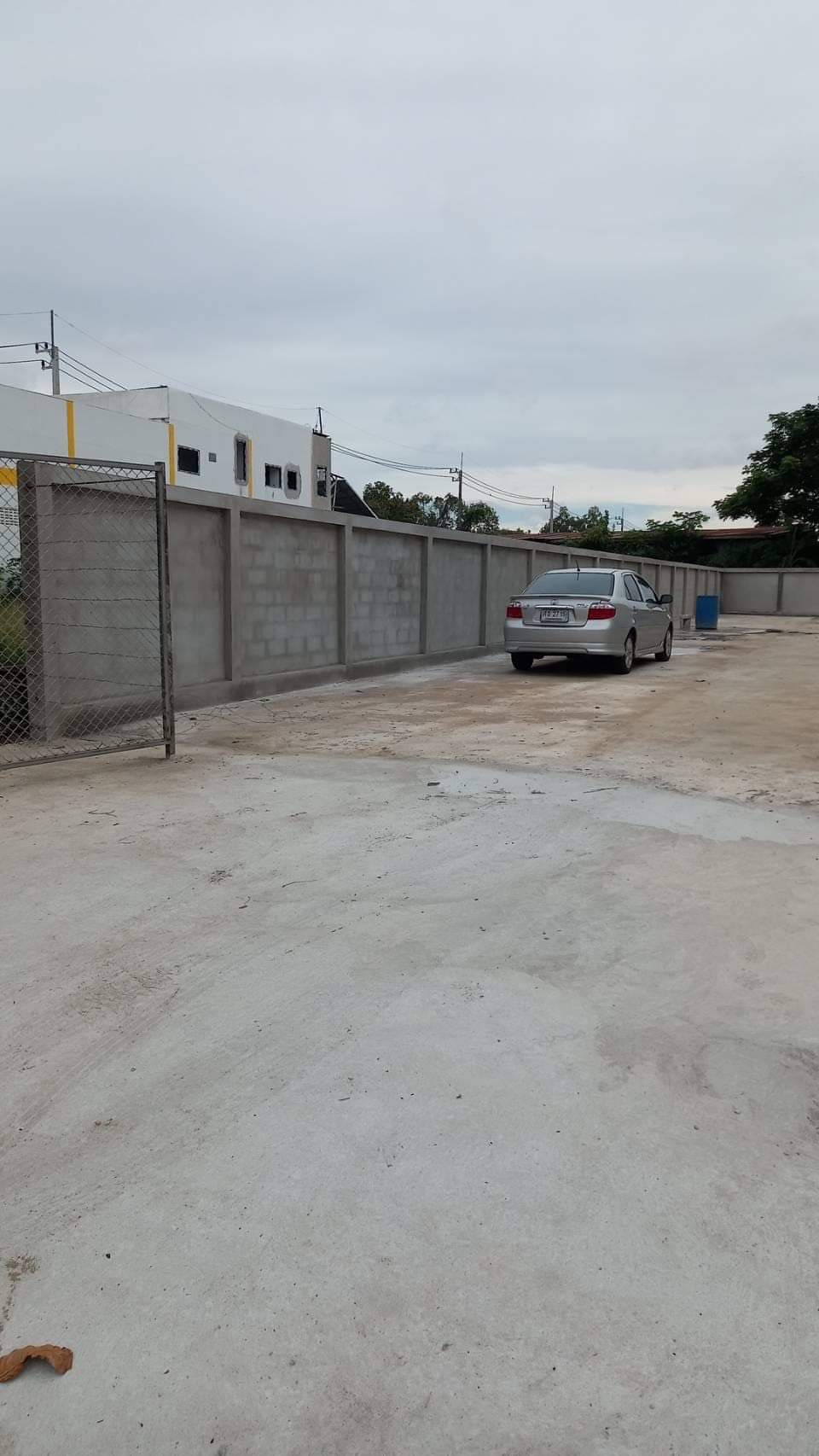 ที่ดินเจ้าของขายเองติดBiG C ติดถนนชยางกูรอำเภอเมืองมุกดาหาร111ตารางวา เทพื้นปูนมีรั้วกำแพงรอบที่ดิน เหมาะทำธุรกิจติดถนนสายหลักขายถูกต่อรองราคาได้