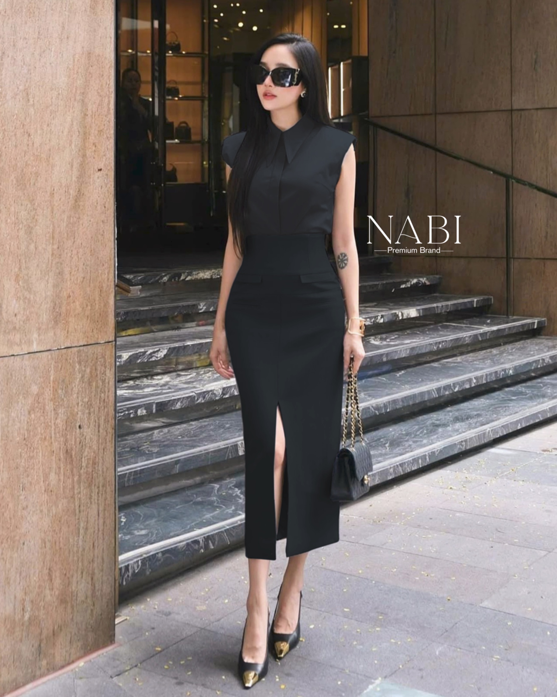 ชุดเซทลุคCEO Working Woman กับเซทเสื้อเชิ้ตคอปกแขนล้ำ และกระโปรงเอวสูง งานซิบหลัง ทรงกระโปรงผ่าหน้า แต่งช่องกระเป๋า งานมีซับในมาให้นะคะ ใส่แล้วไม่คัน งานผ้าดี ลุคนี้ที่ใครๆก็ต้องเหลียวมอง😎 #ชุดเซ็ตสีดำ #งานป้ายนาบี #นาบีแบรนด์ #ชุดเซท #ชุดสีดำ #ชุ