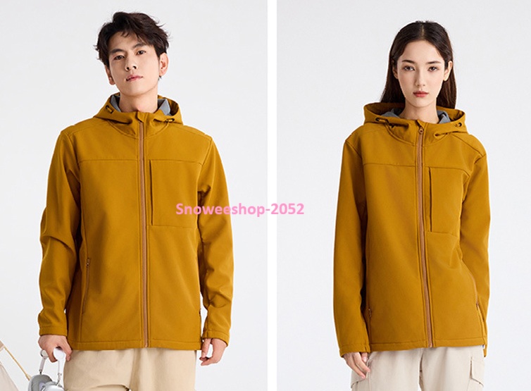 หนาวนี้…ต้อง “ซอฟต์เชลล์พรีเมียม” เท่านั้น กันลม กันน้ำ ได้จริง ซับในกำมะหยี่ หนานุ่ม อบอุ่นสุดๆ ใส่ได้ทั้งผู้ชาย-ผู้หญิง คู่รักก็เท่ มี 5 สี | ไซส์ S-7XL ครอบคลุมทุกสไตล์ จะถ่ายเดี่ยวหรือถ่ายคู่ บอกเลยว่าภาพออกมาดูแพงทุกช็อต