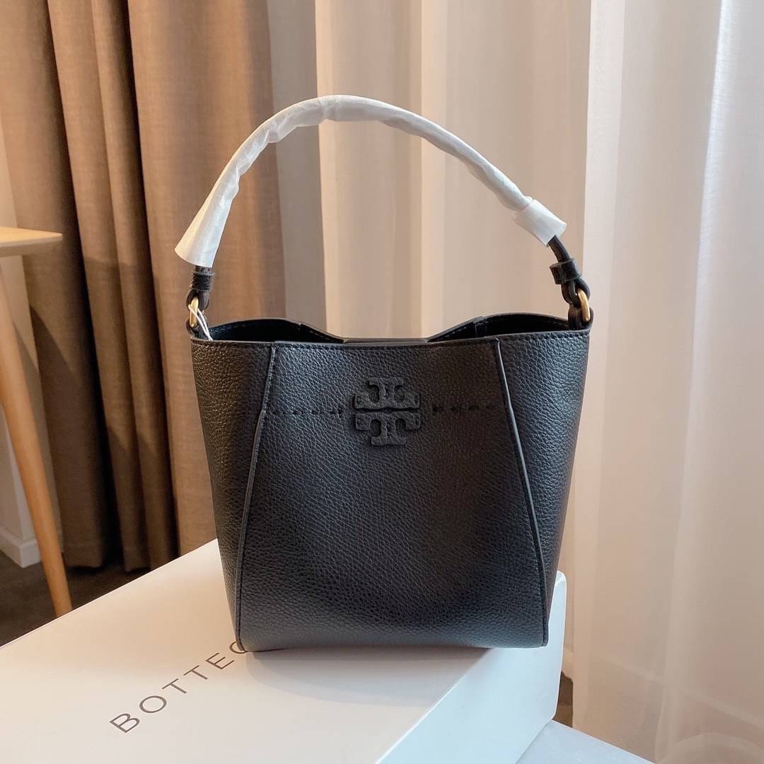 กระเป๋าสะพายไฮโซแบรนด์เนมโทรี่เบิร์ชสีดำหนังแท้ TORY BURCH MCGRAW MINI BUCKET BAG