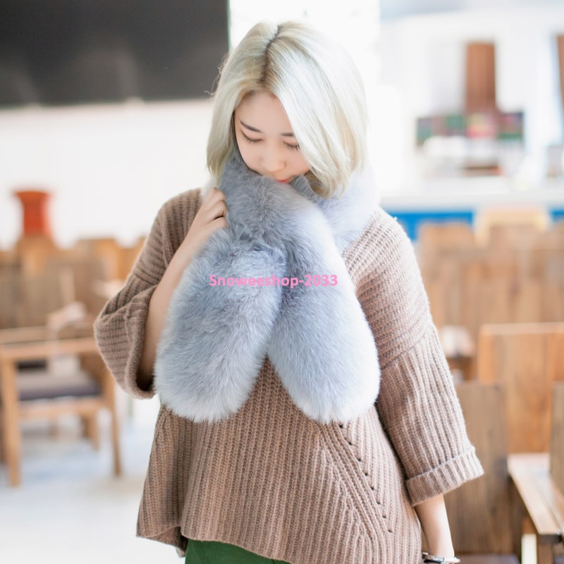ผ้าพันคอขนเฟอร์สุดนุ่ม เพิ่มลุคดูแพงแบบ effortless มีให้เลือก 10 สี สวยทุกโทน ใช้ได้ 2 in 1 ทั้งพันคอ & คลุมไหล่ ความยาว 100–135 cm อุ่นแต่ไม่อึดอัด ขนนุ่มละมุน ใส่แล้วไม่คัน