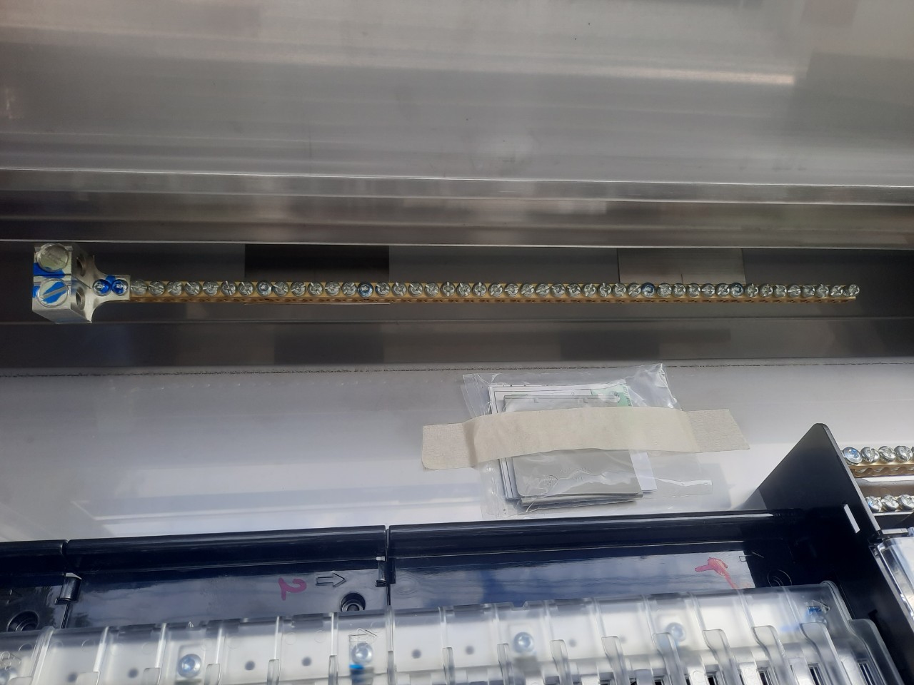 LOAD CENTER 100A ตู้สแตนเลส 304 มีหลังคาสโลป W450xH800xD152mm. (42ช่อง)