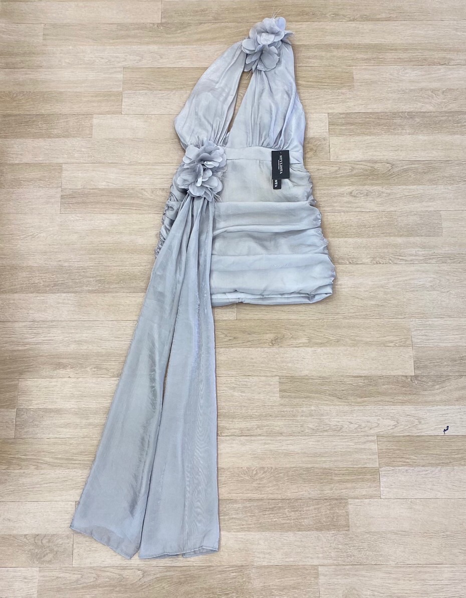 เดรสทรงพอดีตัว ไหล่เฉียง เเต่งดอกไม้ มีริ้วสะไบยาวใส่สวย เซ็กซี่เบาๆ ใส่ออกงาน ใส่ได้หลายโอกาสจัดด่วนนนๆ ชุดสวยหมดเร็วนะคร๊า สั่งก่อนสวยก่อน