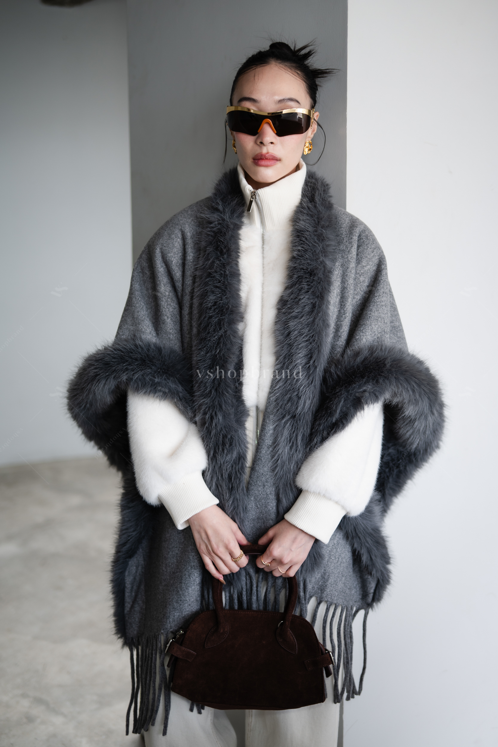 เสื้อคลุมทรงค้างคาวพู่ชาย ขอบเฟอร์