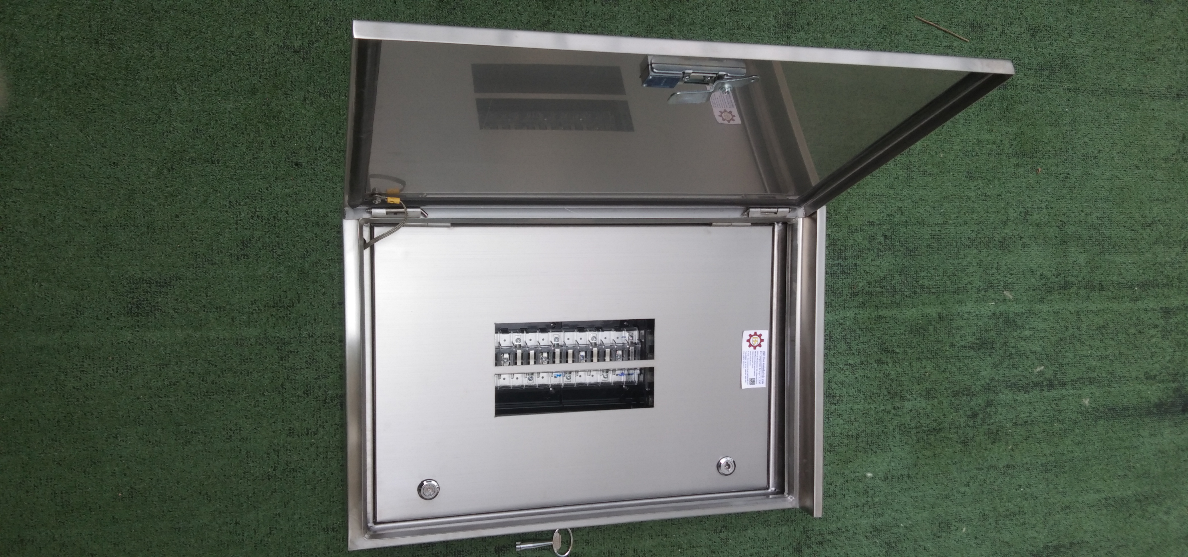 Main LUG 100A ตู้สแตนเลส 304 มีหลังคาสโลป W450xH650xD152mm. (24ช่อง)