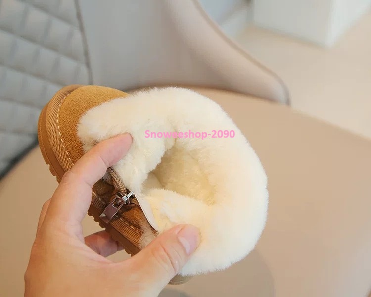 บู๊ตบุขน อุ่น นิ่ม เดินไม่ลื่น ไซส์ 15-25 สำหรับอายุประมาณ 1-3 ขวบ มีให้เลือก 3 สีละมุน น่ารักทุกสีเลย รองเท้าบู๊ตกันหนาวสำหรับเด็กเล็ก บุขนฟูทั้งตัว นุ่ม อบอุ่น ไม่บาดผิว สวมง่ายด้วยซิปข้าง แม่ไม่ต้องเหนื่อยใส่ให้นานเลยบู๊ตบุขน อุ่น นิ่ม เดินไม่ลื่น ไซส์