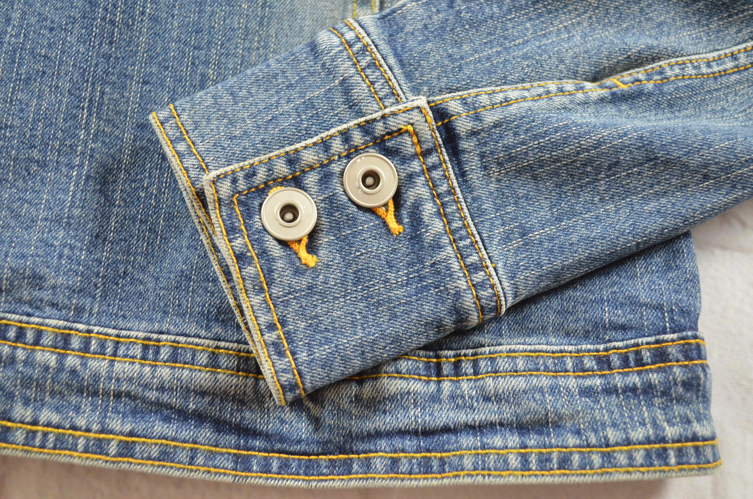 AFT Jeans อกจริง33' (XS) เสื้อแจ็คเก็ตยีนส์ เสื้อยีนส์แขนยาวหญิงชาย เนื้อผ้านุ่มทรงน่ารัก มีเป๋าข้างเป๋าในสวยมาก