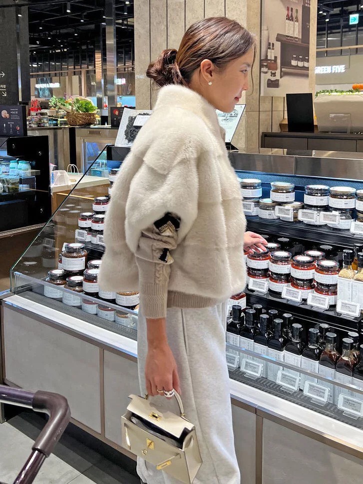 เสื้อคลุมขนเฟอร์ งานสไตล์เกาหลี ดีเทลซิปรูดหน้า บอกเลยน่ารักมากค่ะ