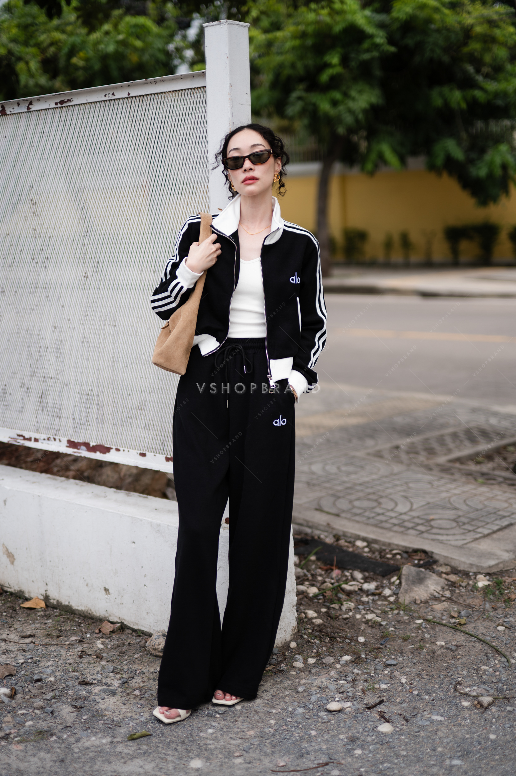 Set เสื้อวอร์มแขนยาวแถบไทล่ ขลิบขอบปัก al o + กางเกงขายาว