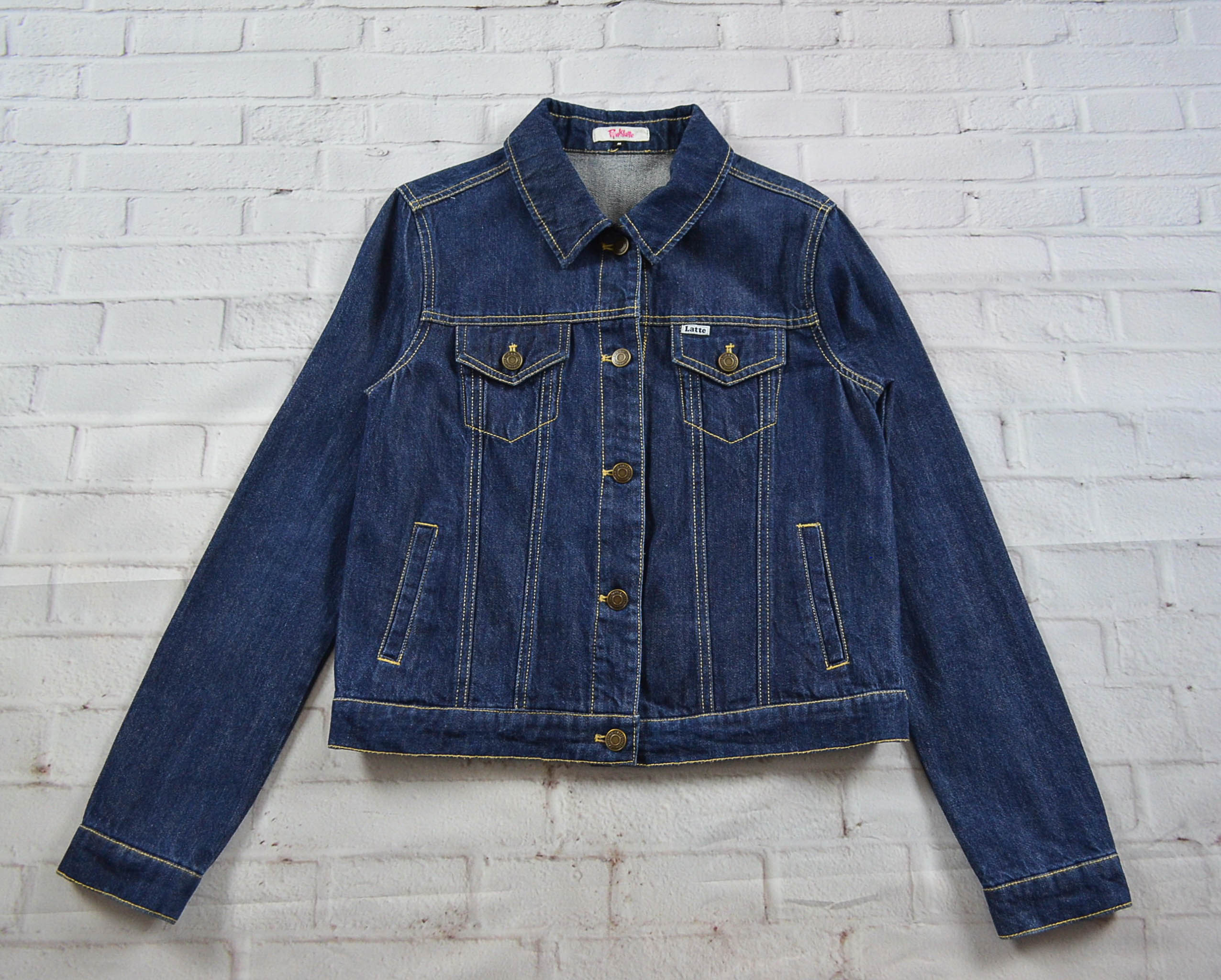 Latte อกจริง37' (M) เสื้อแจ็คเก็ตยีนส์ เสื้อยีนส์แขนยาวหญิงชาย สีเข้ม เนื้อผ้าดีไม่หนา ใส่สบายมีเป๋าข้างเป๋าใน ปักข้างหลัง