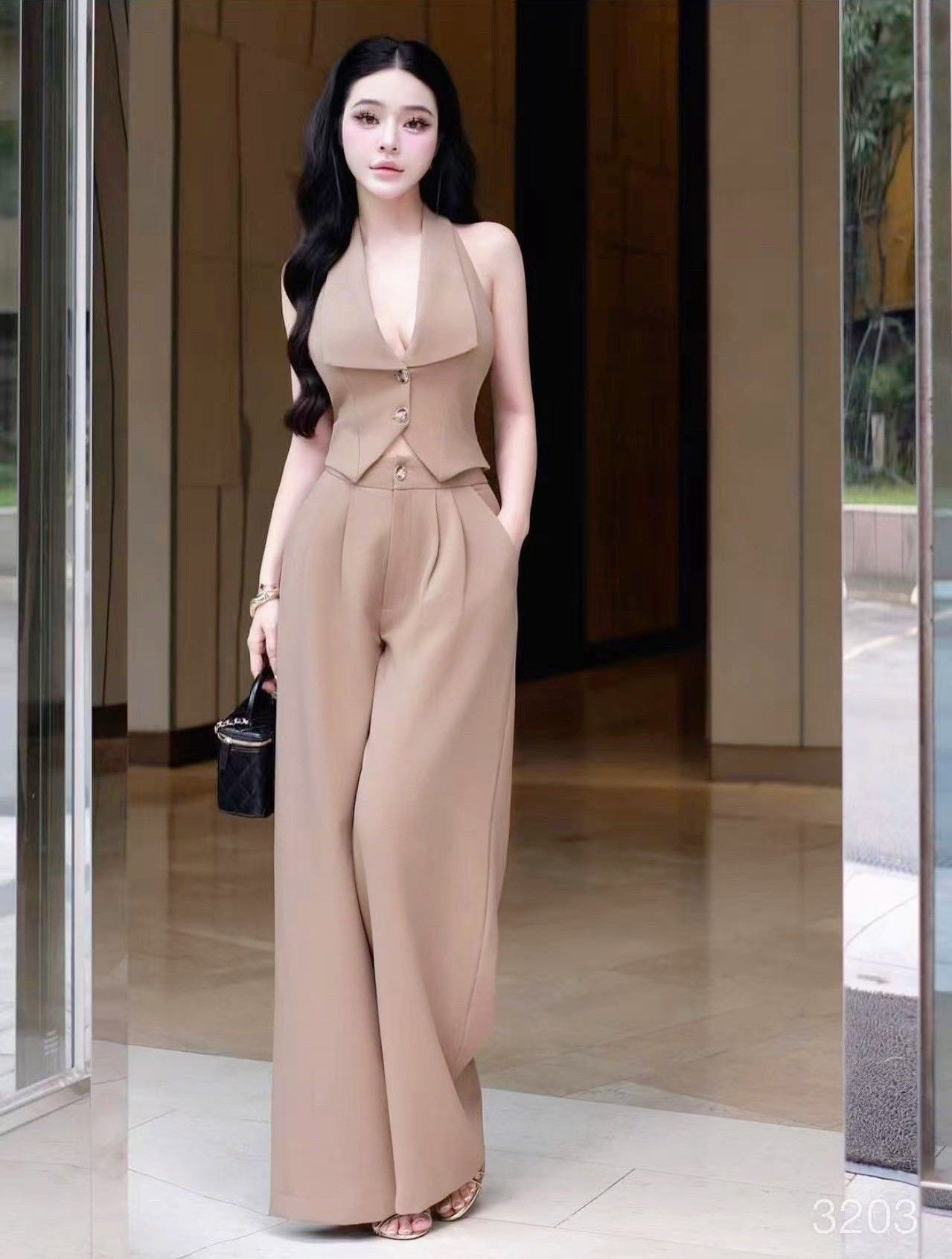 TAG:Rattana🌟PT Code:T215 Detail :: ชุดเซต เสื้อ+กางเกงขายาว เสื้อมีดีเทลแต่งกระดุมหน้า มีซับในอย่างดี เนื้อผ้าดีมากๆ มาคู่กับกางเกงขายาวทรงสวยมาก กางเกงมีซิบด้านหน้า ใส่เที่ยว ร้านกาแฟ ใส่ทำงาน แนะนำเลยคร้า ต้องมีเก็บนะชุดนี้ ช้าหมดก่อนนะบอกเลย ห้