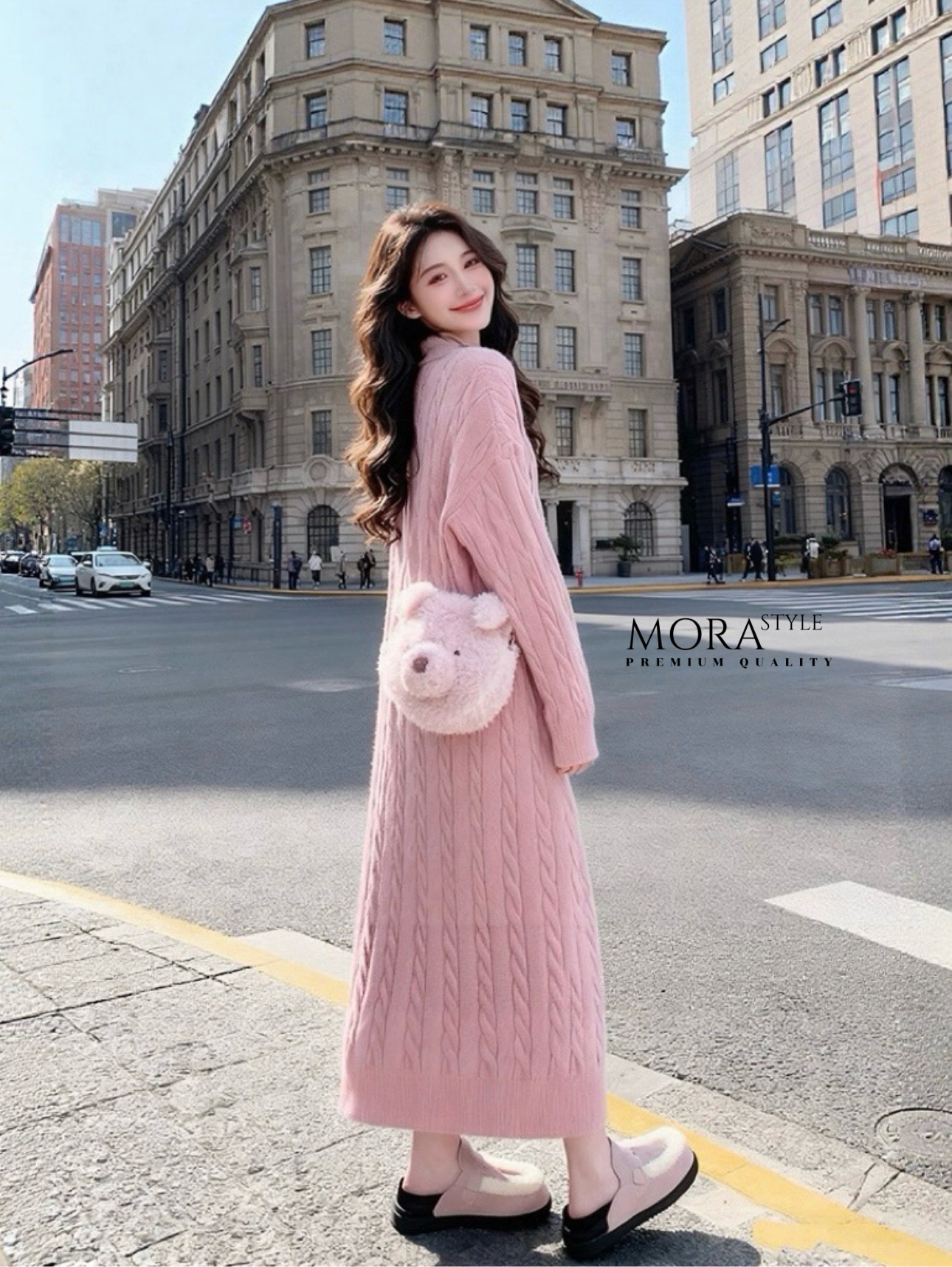 เดรสไหมพรหมแขนยาว คอเต่า เนื้อผ้านุ่มใส่สบาย ปักโลโก้ด้านหน้า มีซิปรูด เป็นอีกหนึ่งคอลเลคชั่นแนะนำสำหรับหนาวนี้เลยค่าา