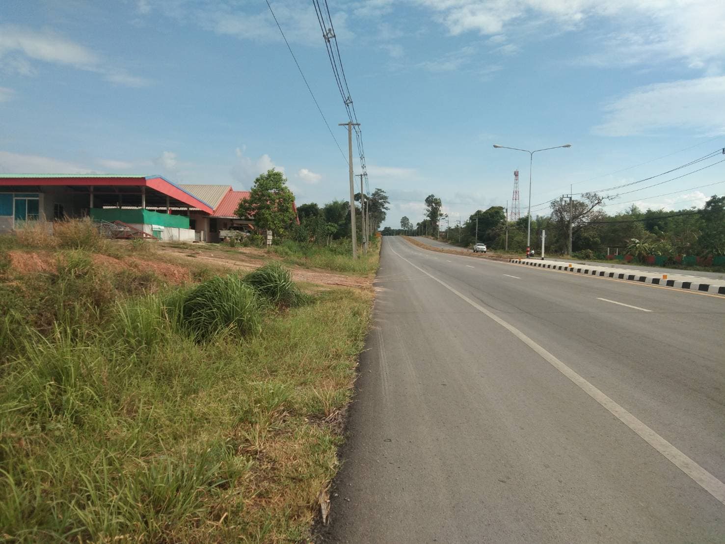 ขายที่ดินติดถนนใหญ่ชยางกูร212ห่างจากเทศบาลตำบลคำป่าหลาย1.5กม.7ไร่3งาน 61 ตรว.หน้าติดถนนใหญ่40 เมตรเหมาะทำธุรกิจเดินทางสะดวกจ.มุกดาหาร