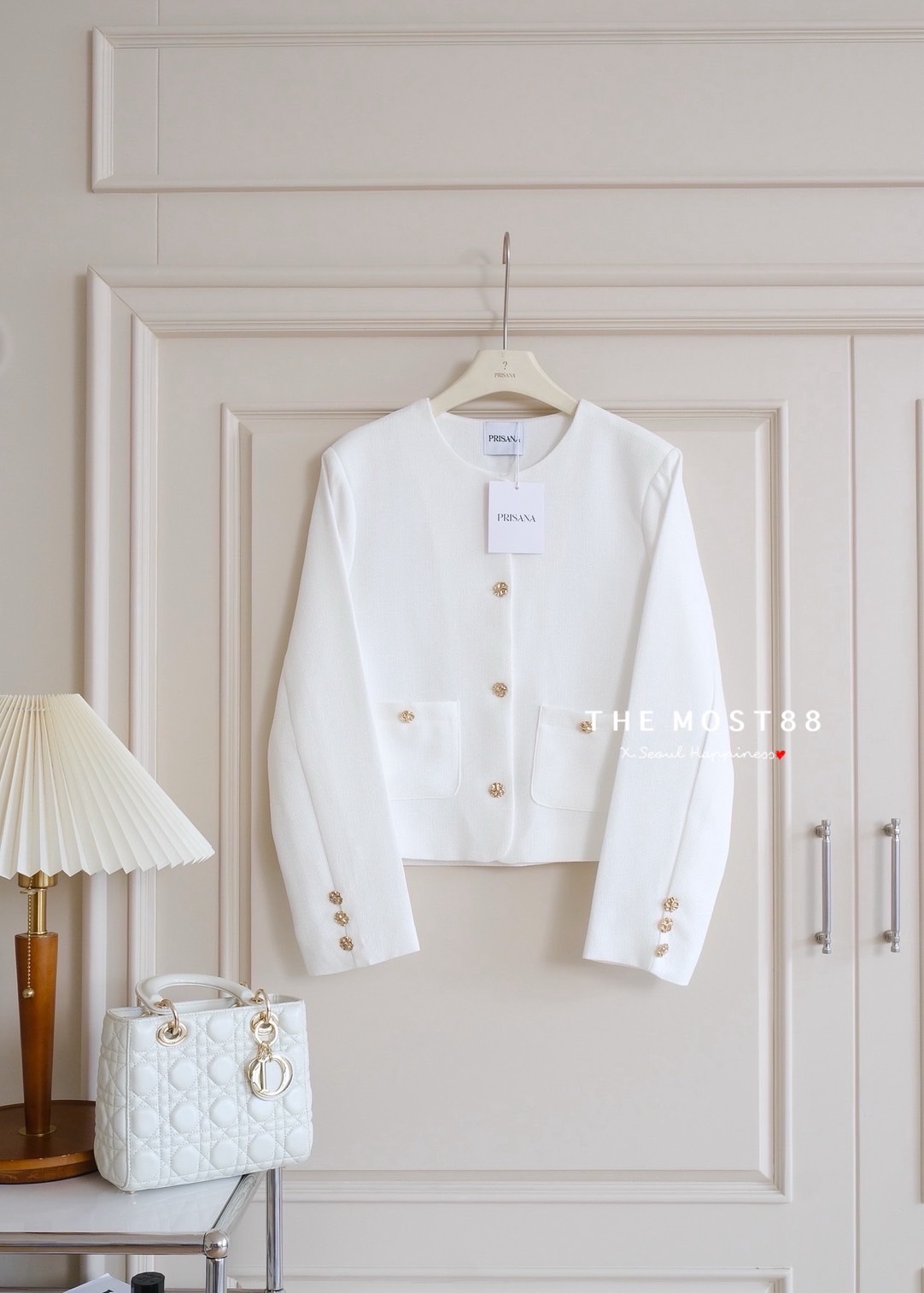 เสื้อคลุมสไตล์สูท งานผ้าทวีตเกรดแพง ใส่ไม่คันระคายผิว ตัดเย็บซับในแบบเดียวกับงานเบลเซอร์เกรดห้าง ดีเทลแต่งกระดุมโลหะสีทองสวยติดแกรม โอ้โหพลาดไม่ได้คร่าา งานจริงสวยเกินปกมากก