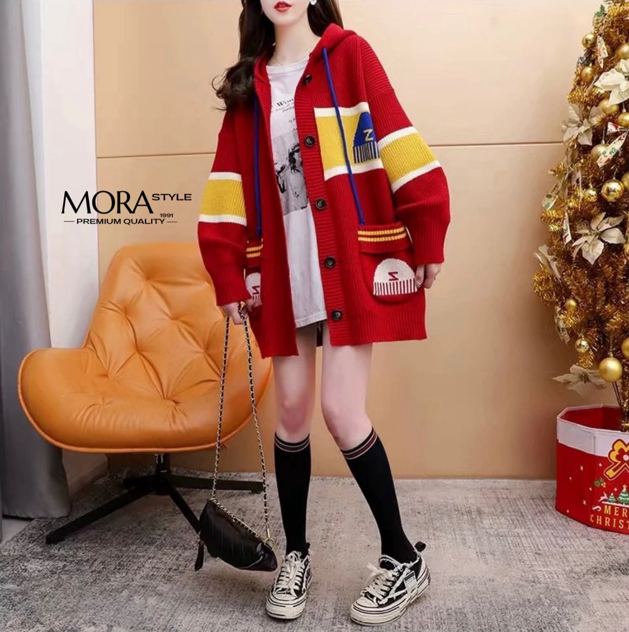 เสื้อคลุมคาร์ดิแกนไหมพรม มีฮู้ดหมวก ใส่คลุมกันหนาวได้ งานสวย แมทง่าย ใส่ได้หลายโอกาส เป็นอีกรุ่นที่ต้องมีติดตู้นะค่าา