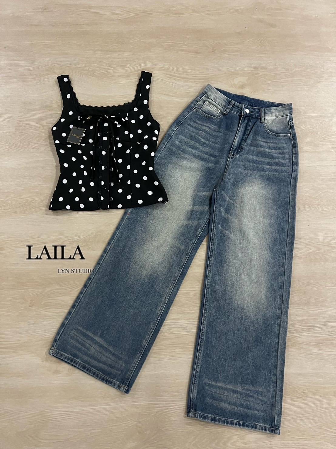 Detail: Set เสื้อ+กางเกง งานเสื้อทรงกล้ามงานแต่งลายจุดทั้วลำตัว ด้านหน้าแต่งกระดุมจะติดหรือปล่อยได้ทั้งสองแบบพร้อมผูกโบว์ งานหน้ารักมากเลยคะ มาพร้อมกางเกงยีนส์ขายาวงานผ้าสวย ทรงปล่อยๆแต่งสียีนส์ฟอกอย่างดี สาวเวียดนามน่ารักแมชกันลงตัว #bylaila brand #กางเก