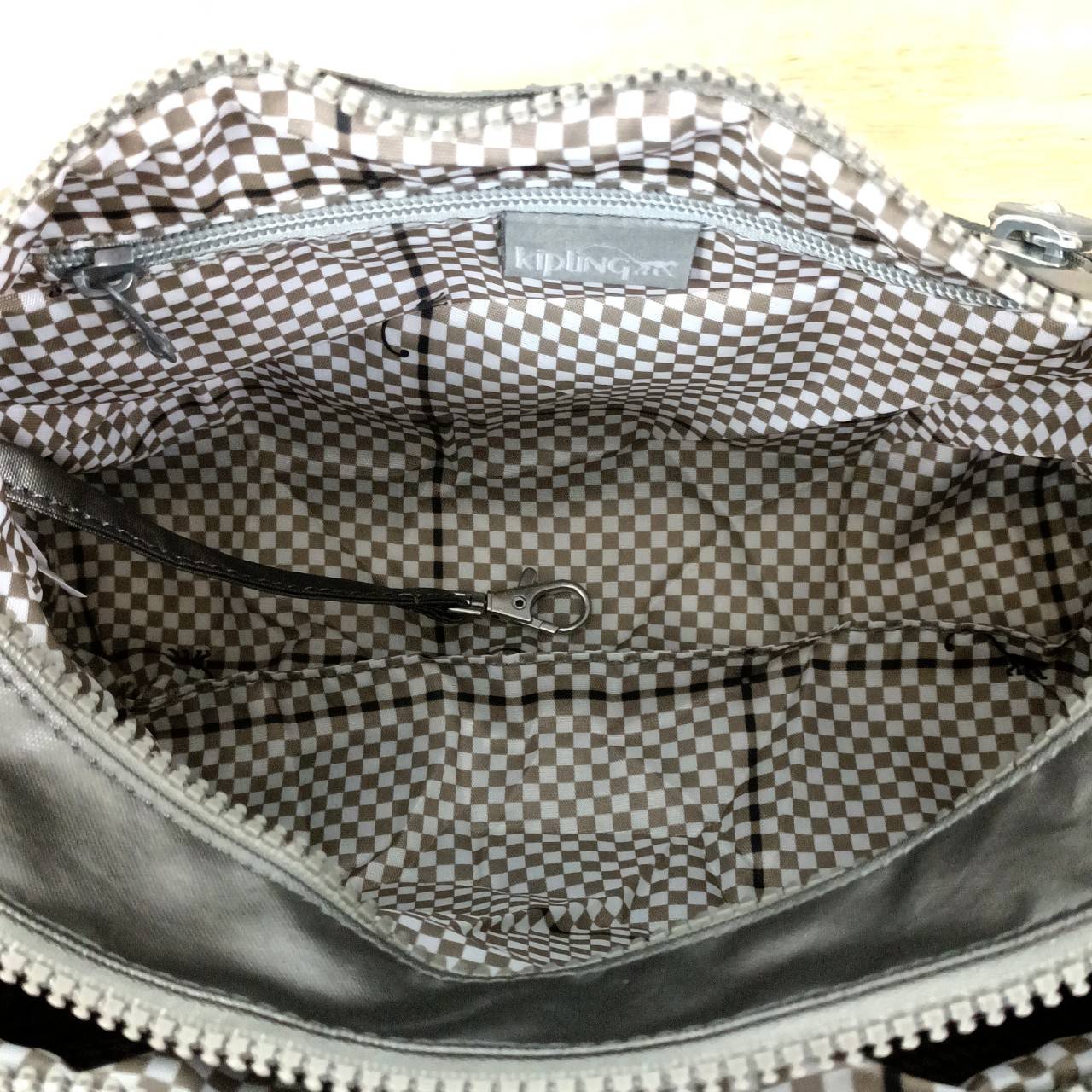 กระเป๋าสะพายคิปลิงค์จุของได้เยอะใช้ได้ทั้งหญิงชาย KIPLING RETH CROSSBODY BAG