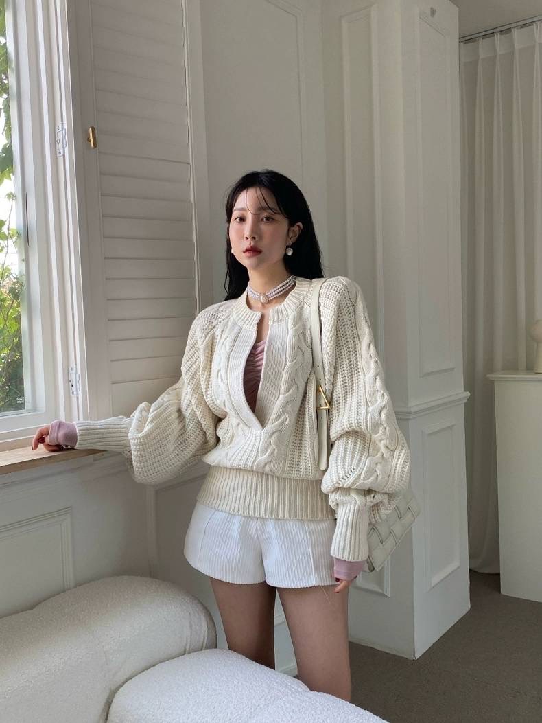 เสื้อไหมพรมแขนยาวคอวี ทอลายสวยสไตล์เกาหลี เนื้อผ้านุ่มใส่อุ่นสบายค่ะ