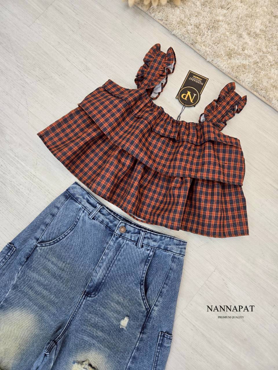 set เสื้อทรงน่ารัก ผ้าลายสก็อตสวย +กางเกงยีนส์แท้ฟอกสนิมอย่างสวย ทรง Barrel สุตฮอต แต่งขาดเท่ๆ อีกมิติของสาวเท่ ต้องได้ต้องโดนนะคะ 🥰🥰🥰