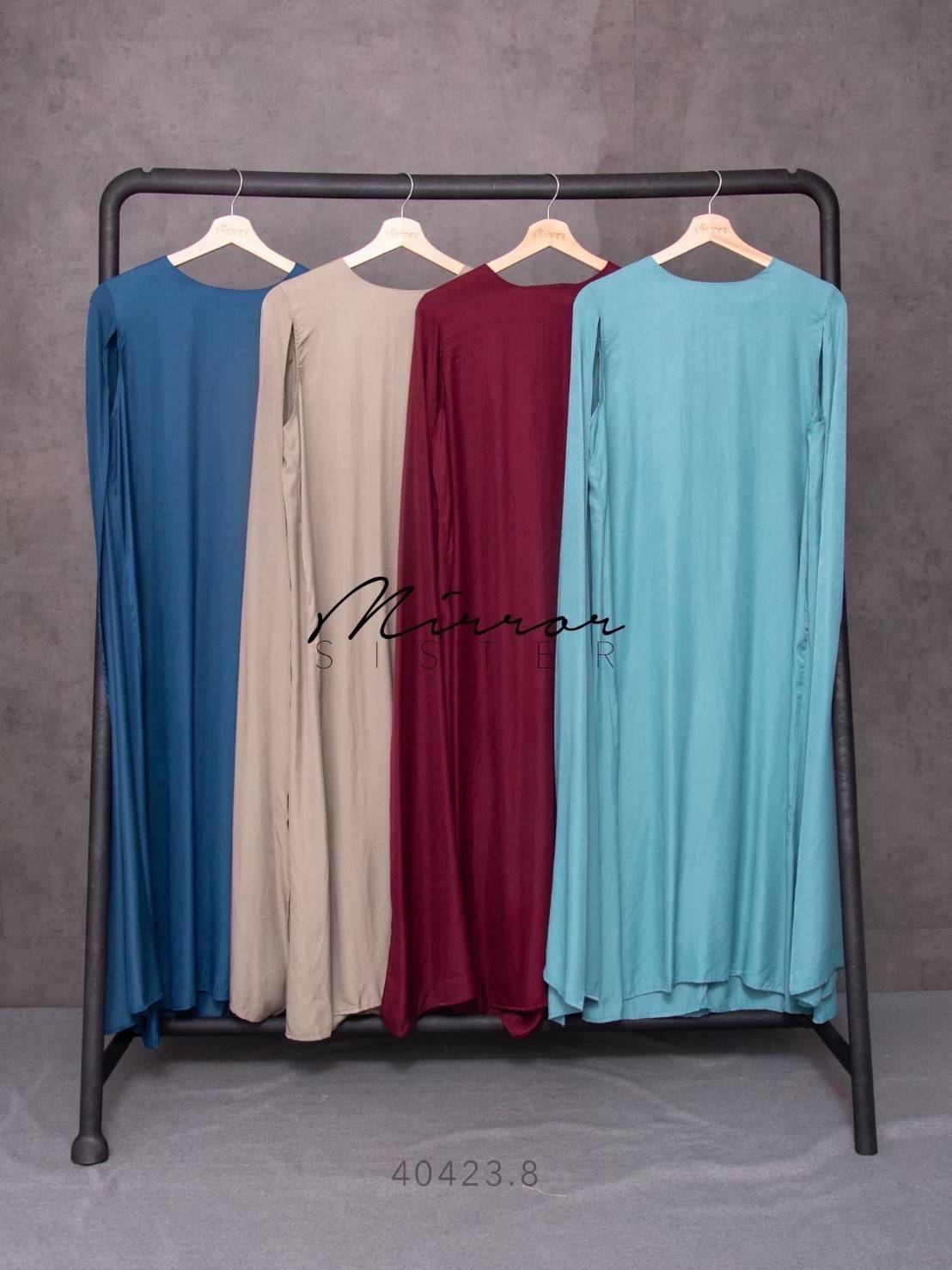 MiRRoRSiSTER’s Fenda Cape and Poncho Dress•• เดรสทรงโมเดิร์น สวยและมีความเก๋ ดีไซน์สุดชิค แพทเทรินใส่ง่าย รุ่นนี้ใช้ผ้าเปลืองมาก เนื้อผ้าสวยใส่สบายมากๆ ดีไซน์เหมือนมีผ้าคลุมไหล่อำพรางแขน ตัวเดรสเป็นแขนกุด มีซิปด้านหลัง..ใส่แล้วไม่ร้อนเพราะเนื้อผ้าเนื้อดีใ