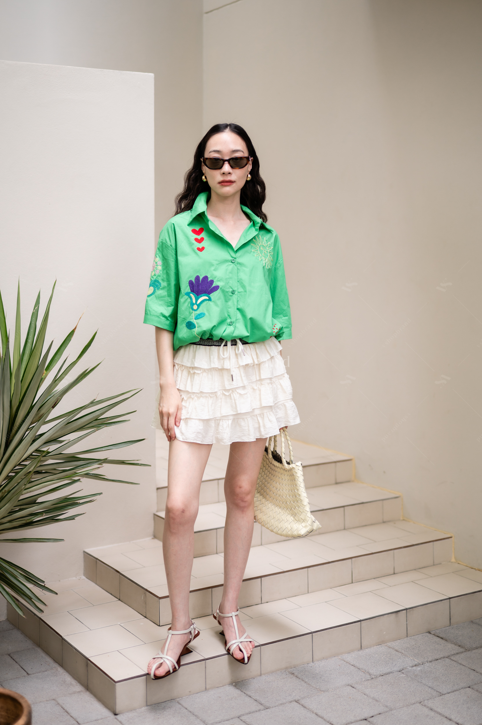 ครอปแขนสั้นคอปกปักดอกไม้ หัวใจ