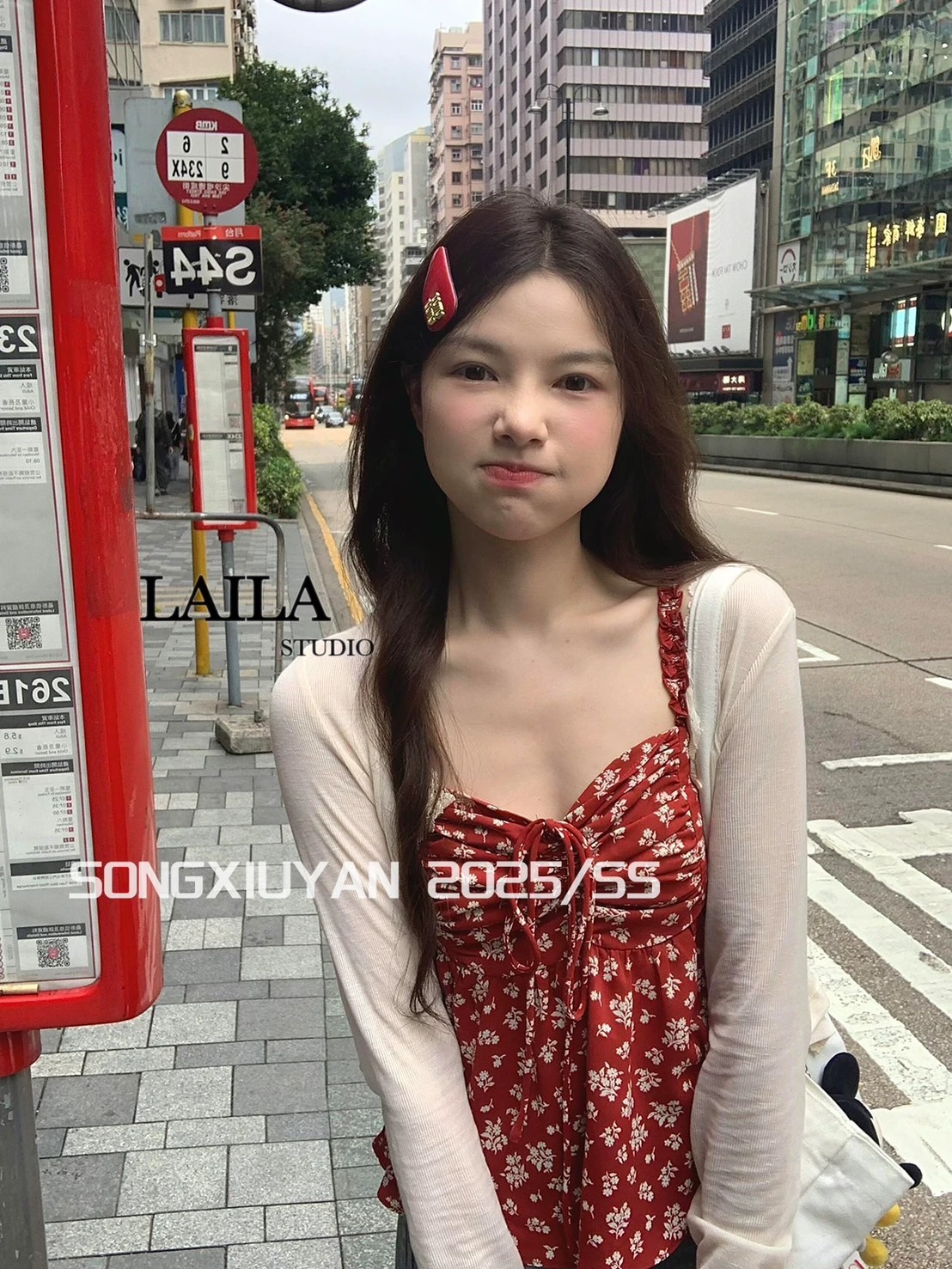 Set เสื้อ+กางเกง+เสื้อคลุม เสื้อสายเดี่ยวโทนสีแดงไวน์ แต่งลายดอกไม้สุดน่ารัก ด้านหน้าแต่งจีบย่นพร้อมเชือกผูกโบว์ เพิ่มความโดดเด่นของชุดด้วยเสื้อคลุมซีทรูโทนสีครีม มาพร้อมกางเกงยีนส์ขายาวงานผ้าสวย ทรงปล่อยๆสีสนิมเก๋ๆ แมชกันลุงตัวลุคนี้น่าร้ากมากค่าา **งานแ