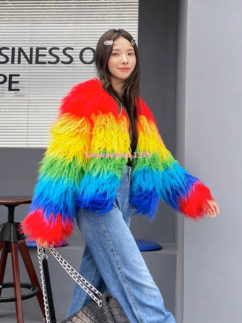 แจ็คเก็ตเฟอร์ขนยาวสีสดเฉดสายรุ้งเข้ม ขนเฟอร์สังเคราะห์เกรดพรีเมี่ยมนิ่มใส่สบายไม่คัน พร้อมซับในหนา โค้ทเฟอร์แนวสตรีทใส่แล้วเด่นมาก กันหนาวติดลบ