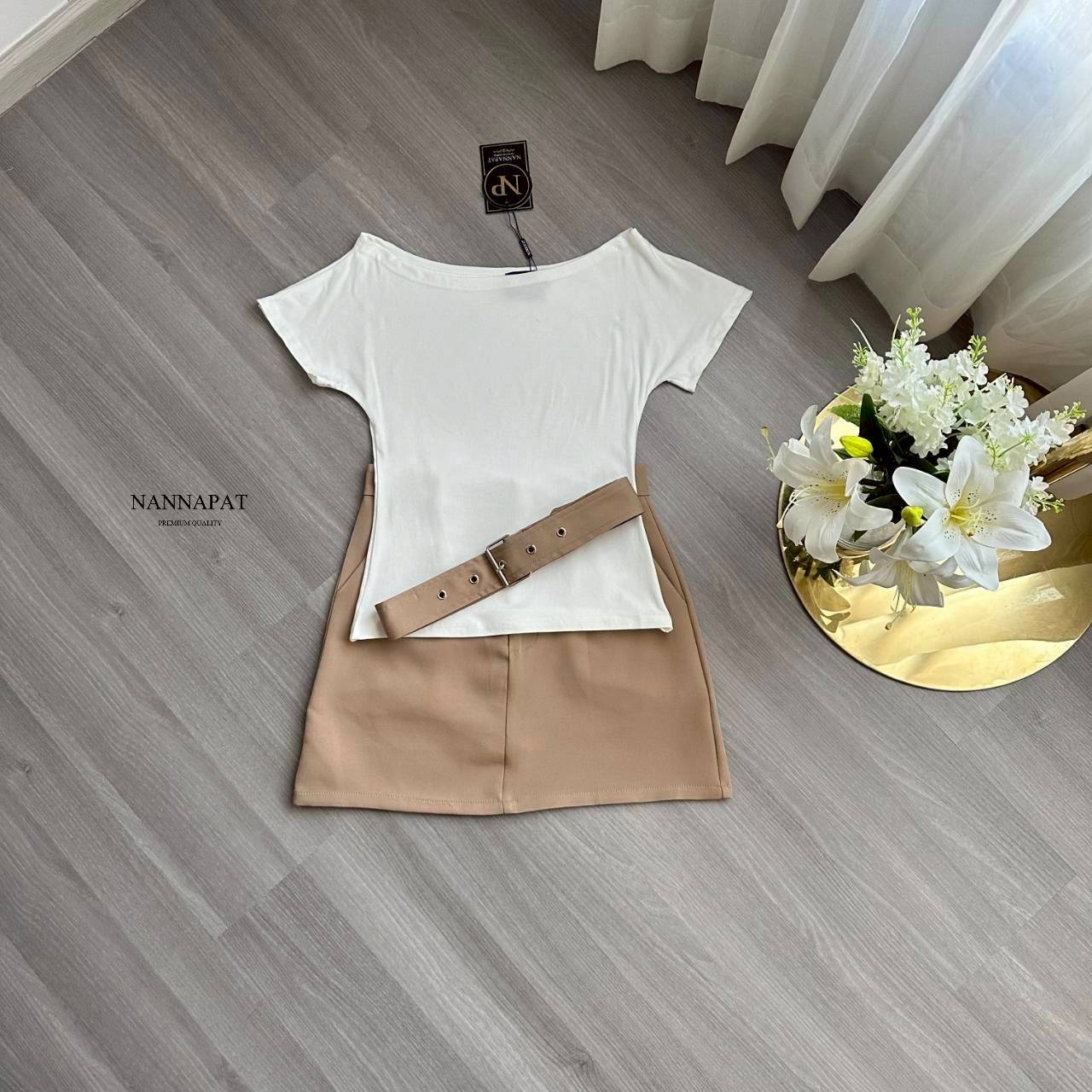 SET 3 ชิ้ เสื้อไหล่เบี่ยงสุดฮอต ผ้ายืดนุ่มใส่สบาย มาคูกับกระโปรงเอวสับ ผ้าดีมาก พร้อมซับในกางเกงไม่ต้องกลัวโป๊นะคะ ไม่พอ ยังมีเข็มขัดผ้ามาให้ใส่แม็ชเท่ๆ